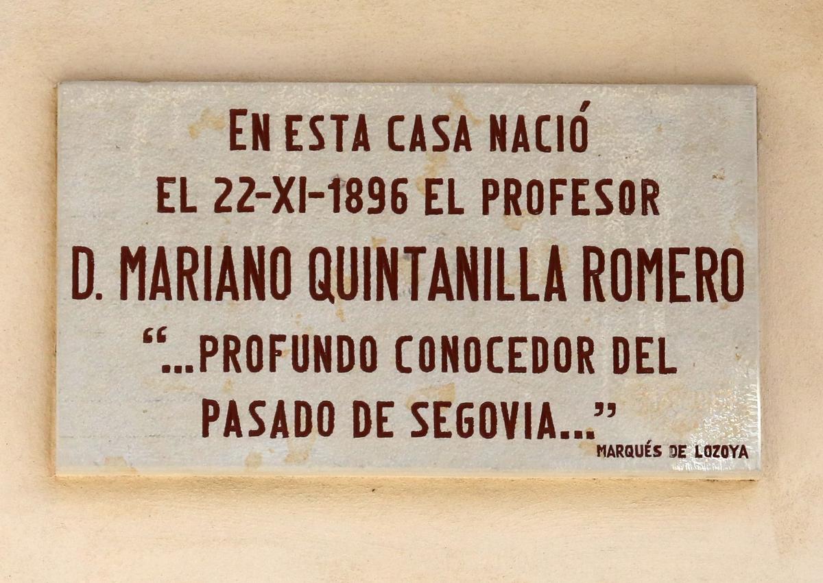 Imagen secundaria 1 - Arriba, edificio en el que se colocará la placa de homenaje al arquitecto Pagola. Sobre estas líneas, evocación de Mariano Quintanilla y Martín Chico.
