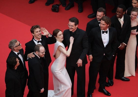 El equipo de 'Erddington' en la alfombra roja de Cannes.