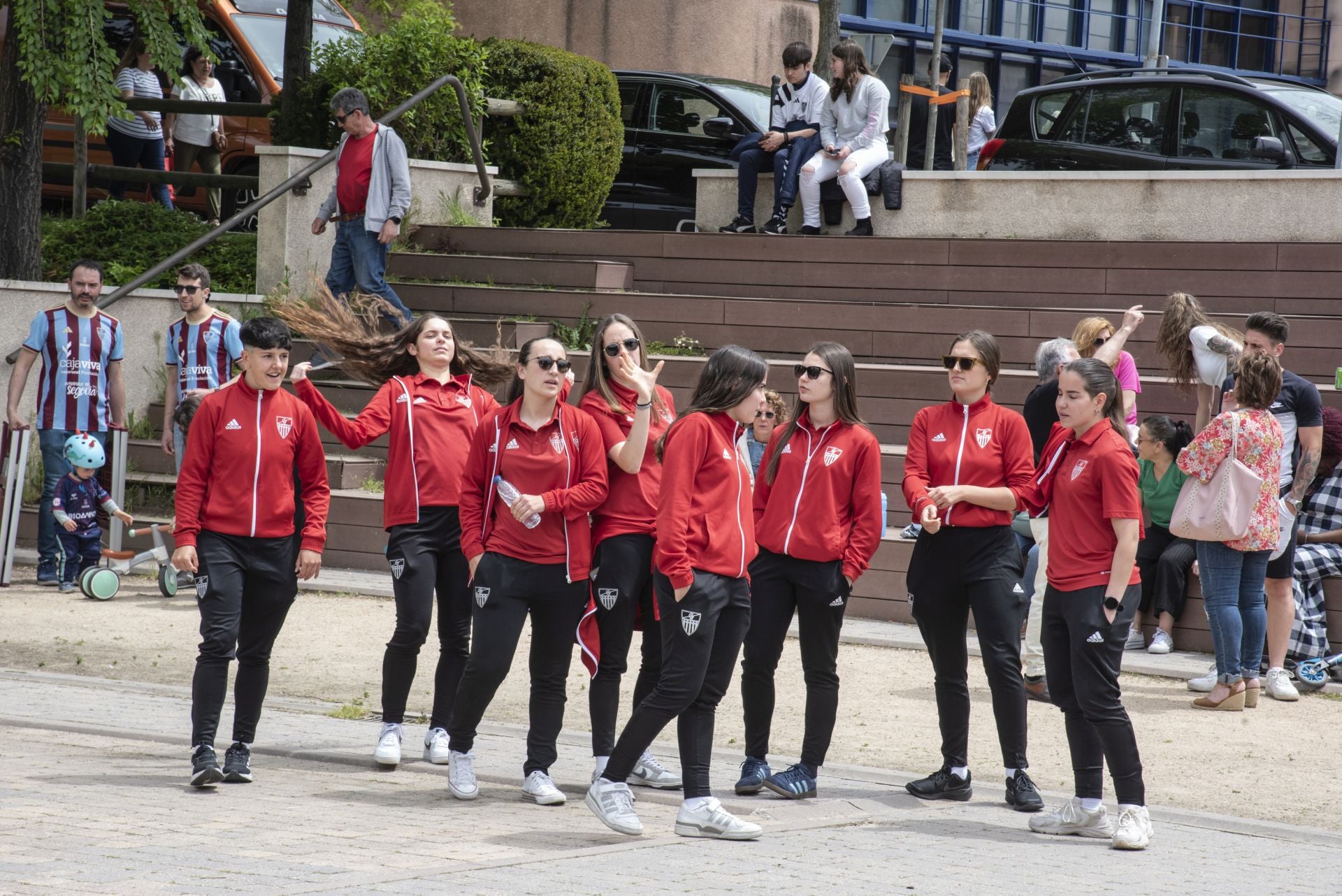 Fotos: la afición de la Segoviana calienta motores
