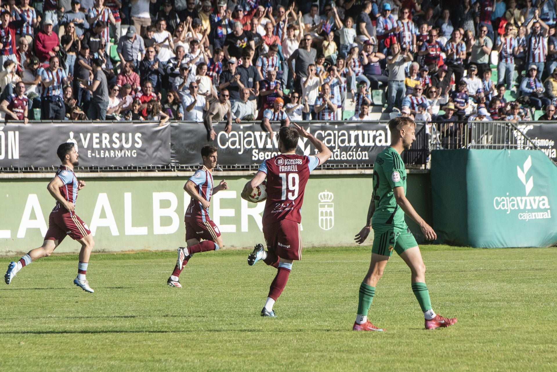 Fotos: desilusión en La Albuera tras el descenso de la Segoviana