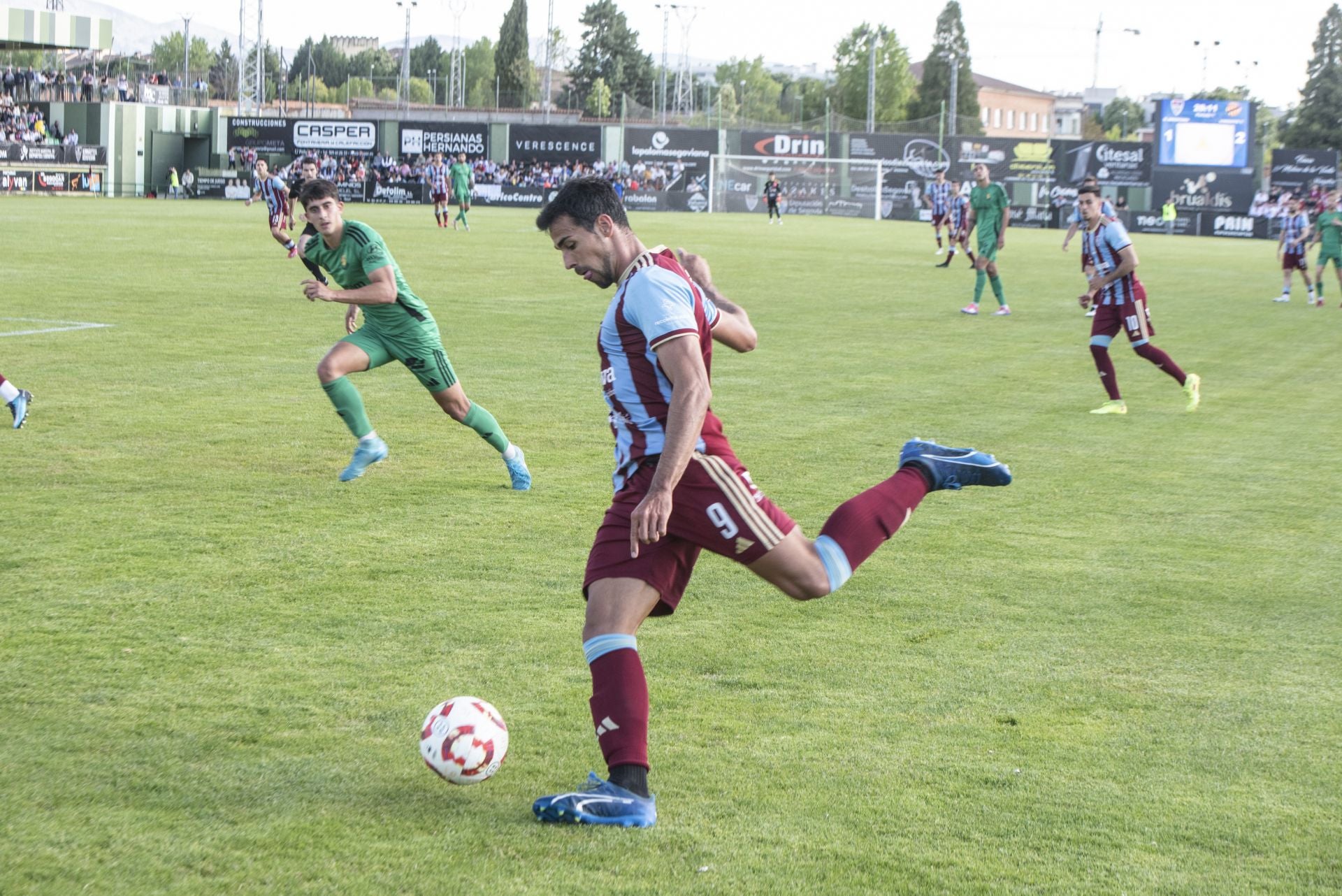 Fotos: desilusión en La Albuera tras el descenso de la Segoviana