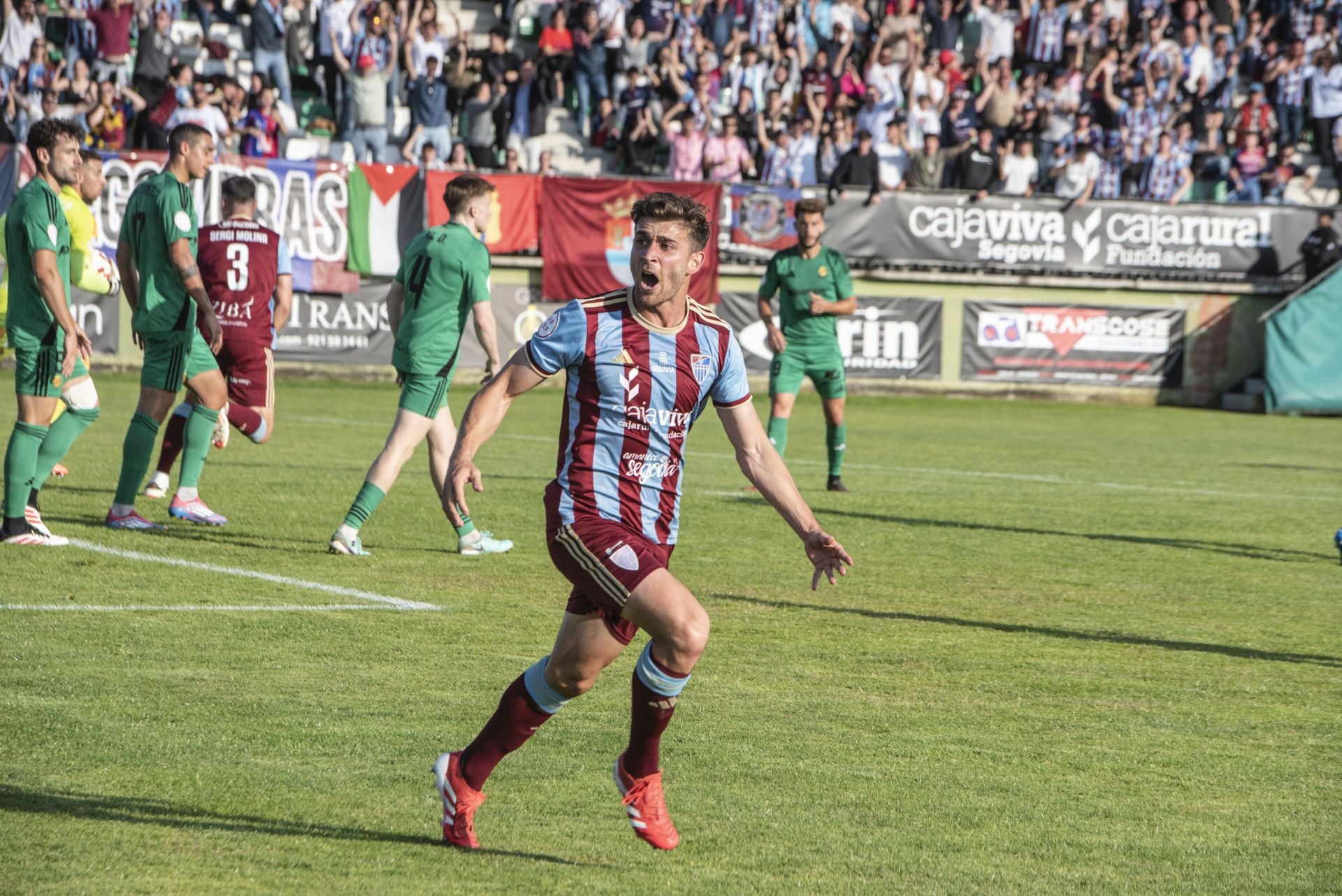 Fotos: desilusión en La Albuera tras el descenso de la Segoviana