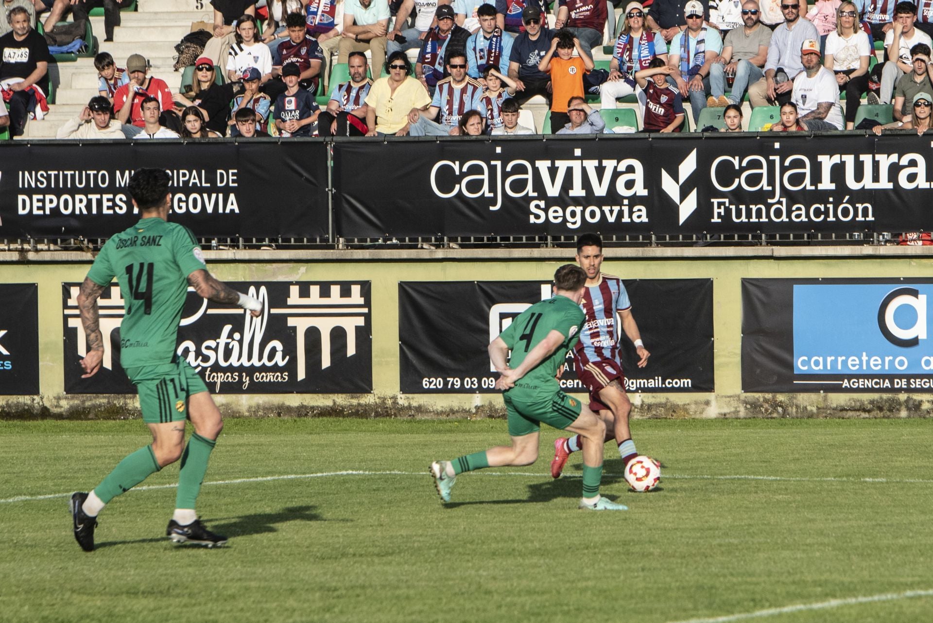 Fotos: desilusión en La Albuera tras el descenso de la Segoviana