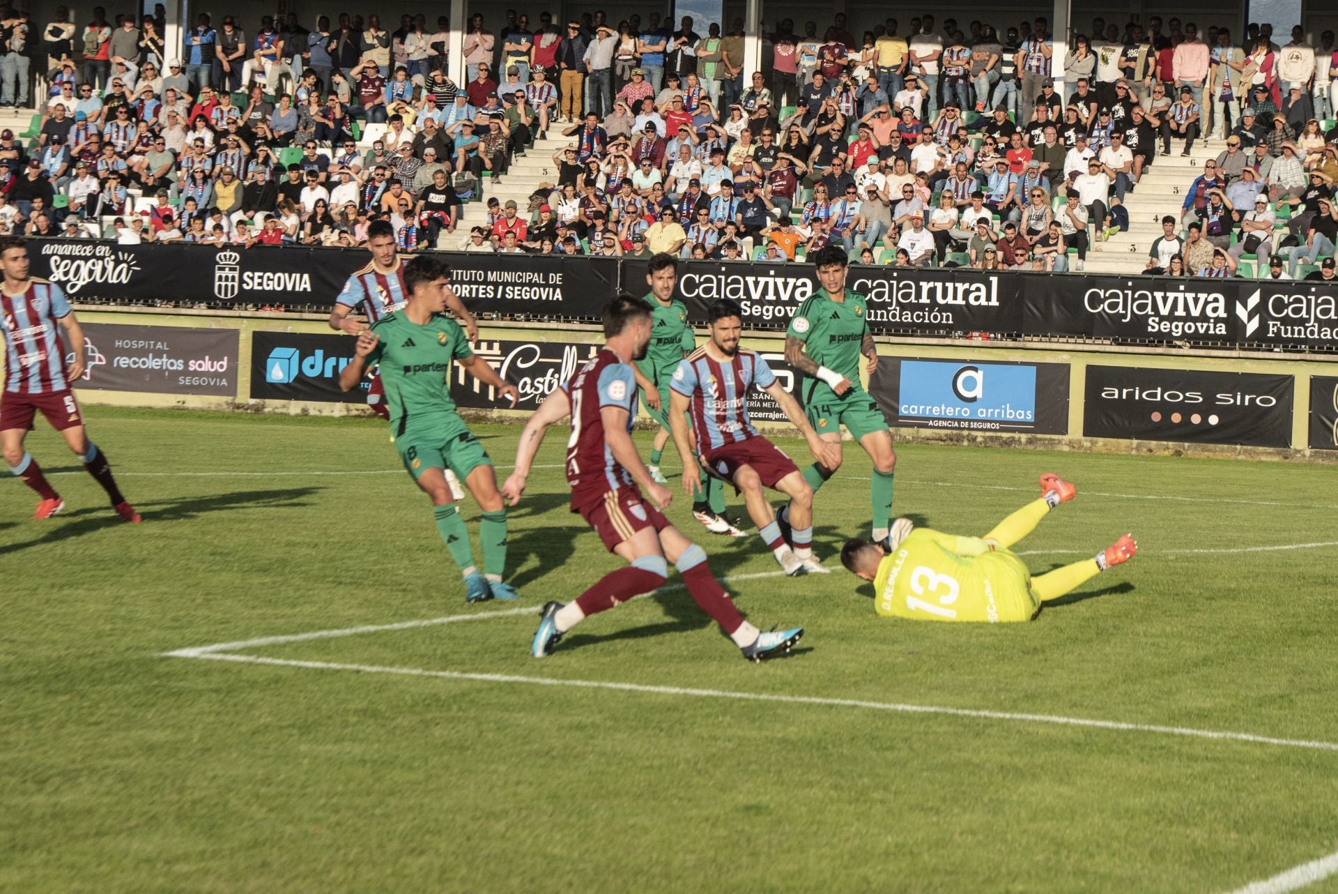 Fotos: desilusión en La Albuera tras el descenso de la Segoviana