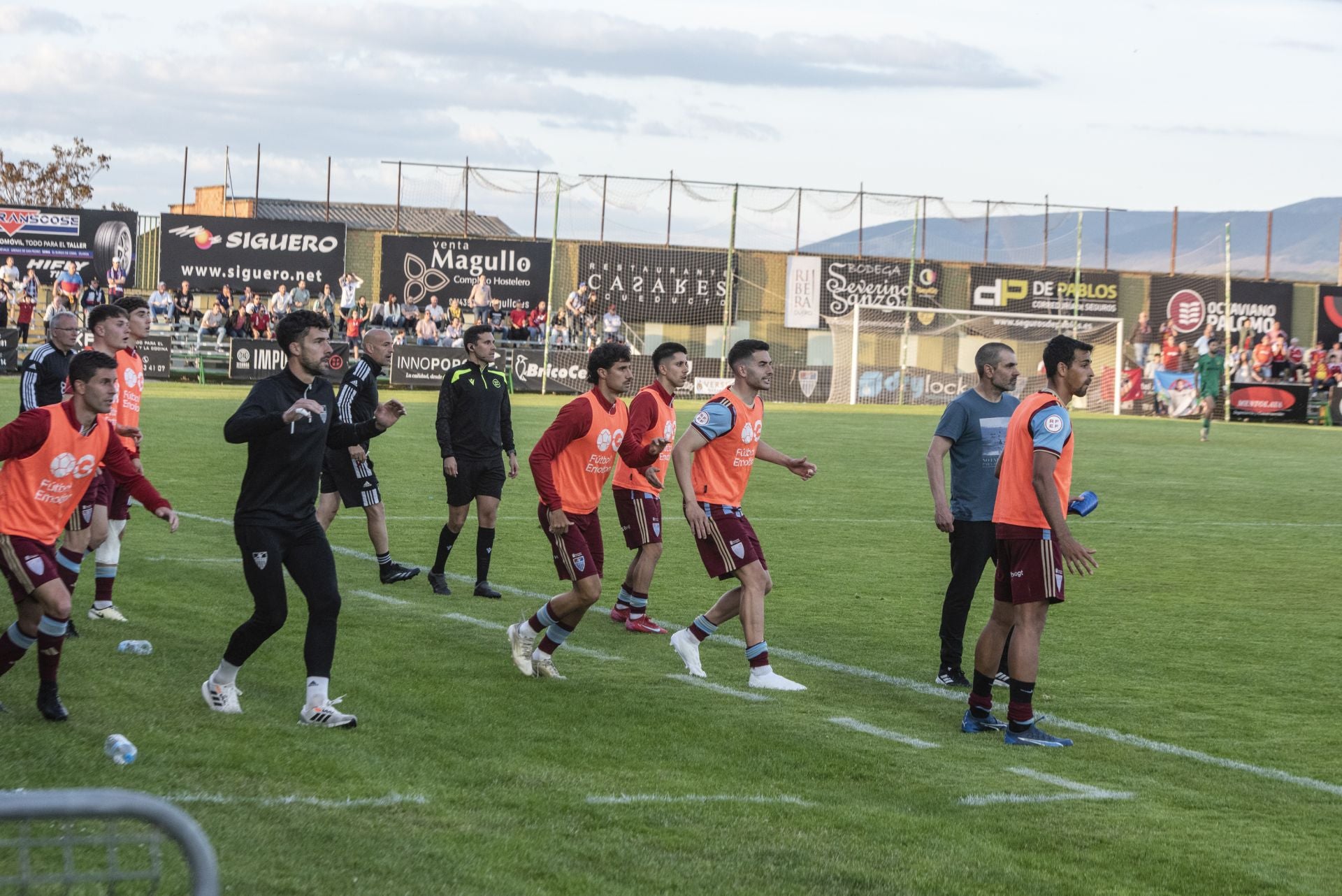 Fotos: desilusión en La Albuera tras el descenso de la Segoviana