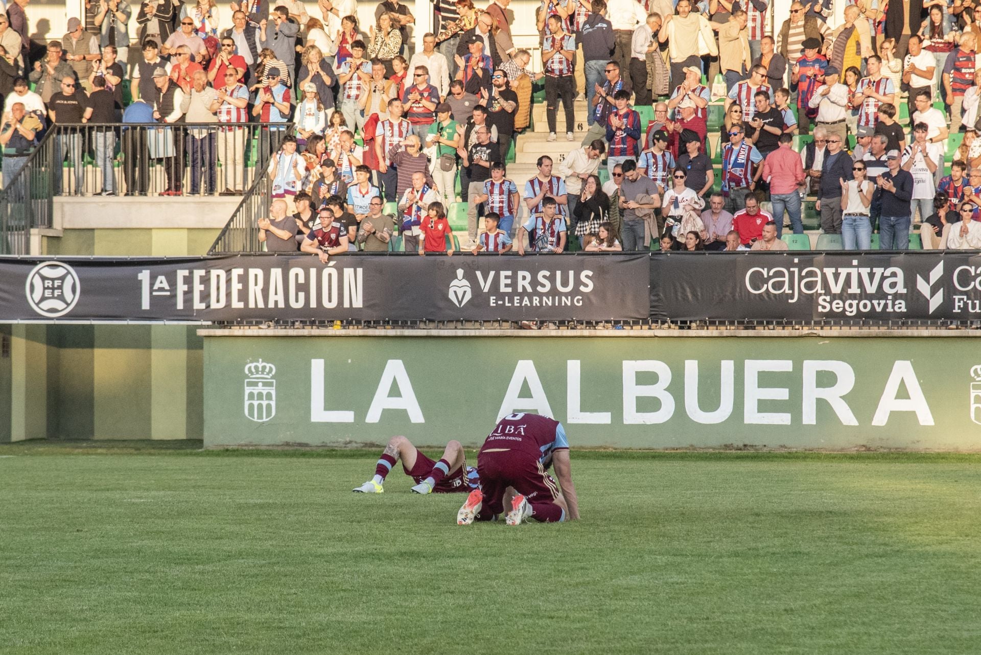 Fotos: desilusión en La Albuera tras el descenso de la Segoviana