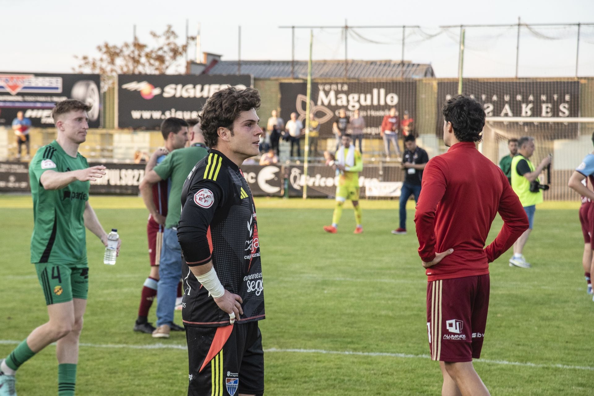 Fotos: desilusión en La Albuera tras el descenso de la Segoviana