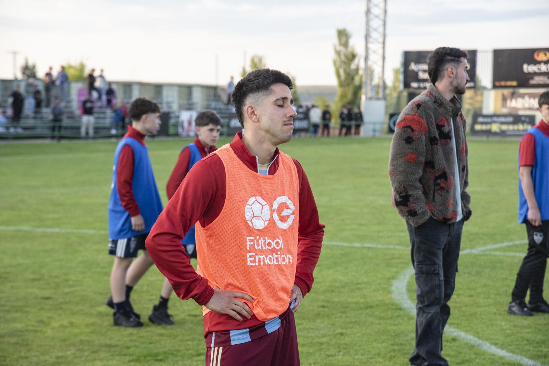 Fotos: desilusión en La Albuera tras el descenso de la Segoviana
