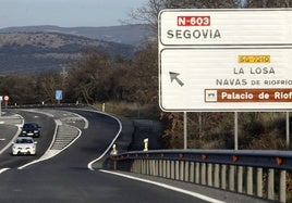 Un cartel que anuncia el desvío a La Losa a su paso por la carretera N-603.