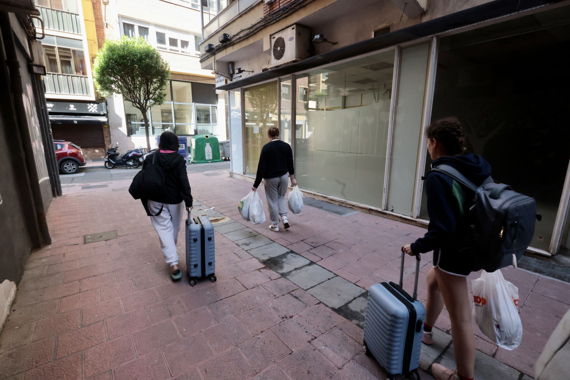 Las llamas devoran un bajo de Valladolid