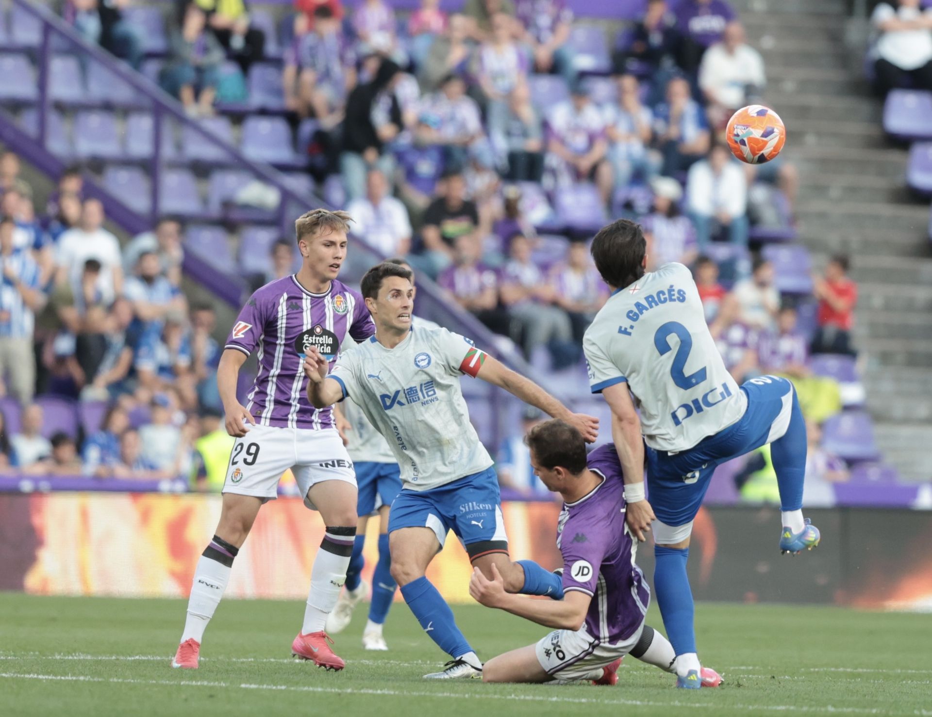 Las imágenes del partido entre el Real Valladolid y el Alavés
