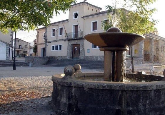 Vista general del Ayuntamiento de Aldealengua de Pedraza.