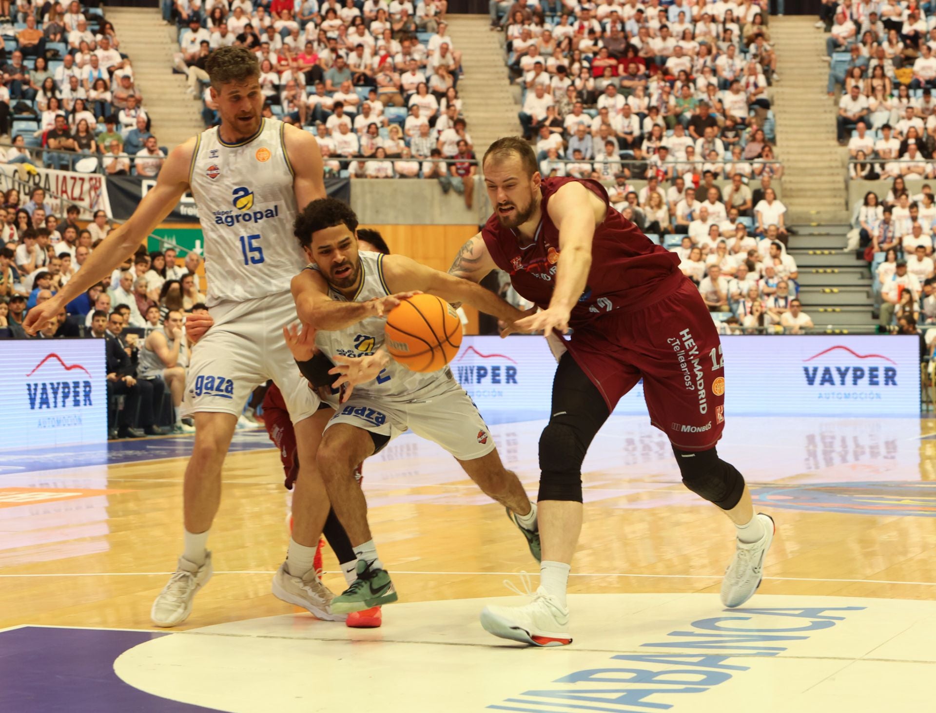 El Palencia gana el segundo partido en Santiago