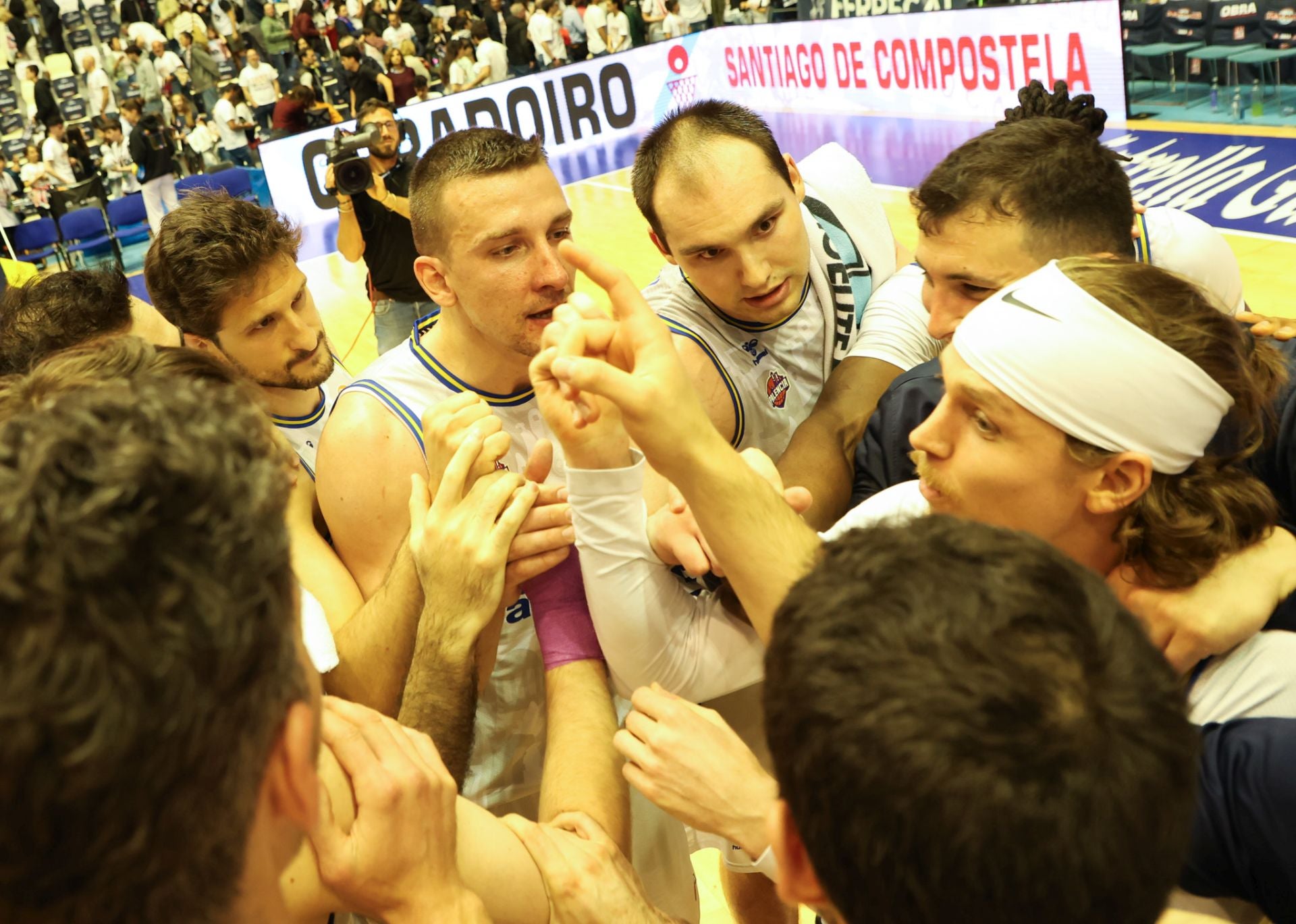 El Palencia gana el segundo partido en Santiago