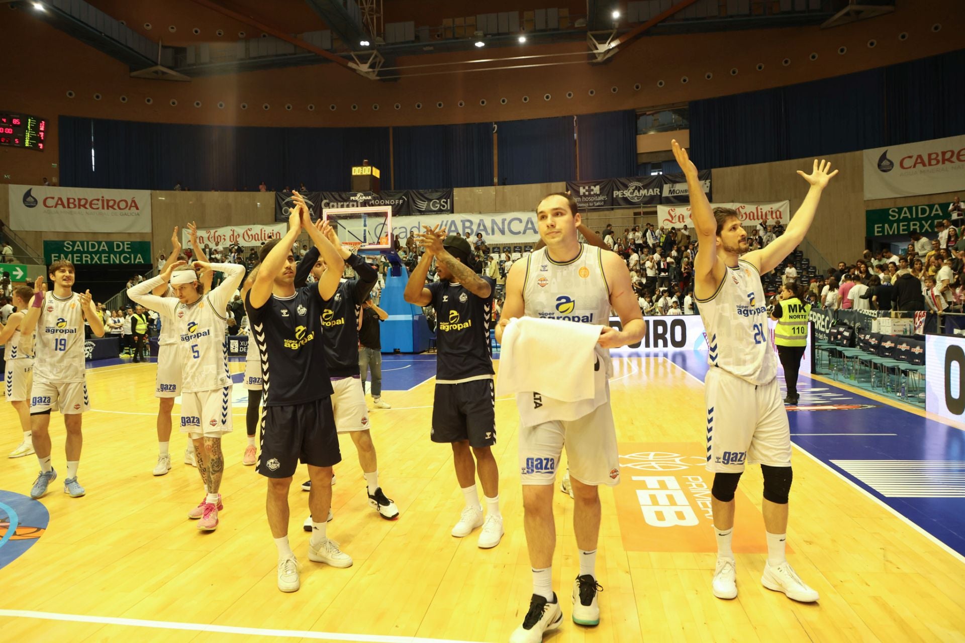 El Palencia gana el segundo partido en Santiago