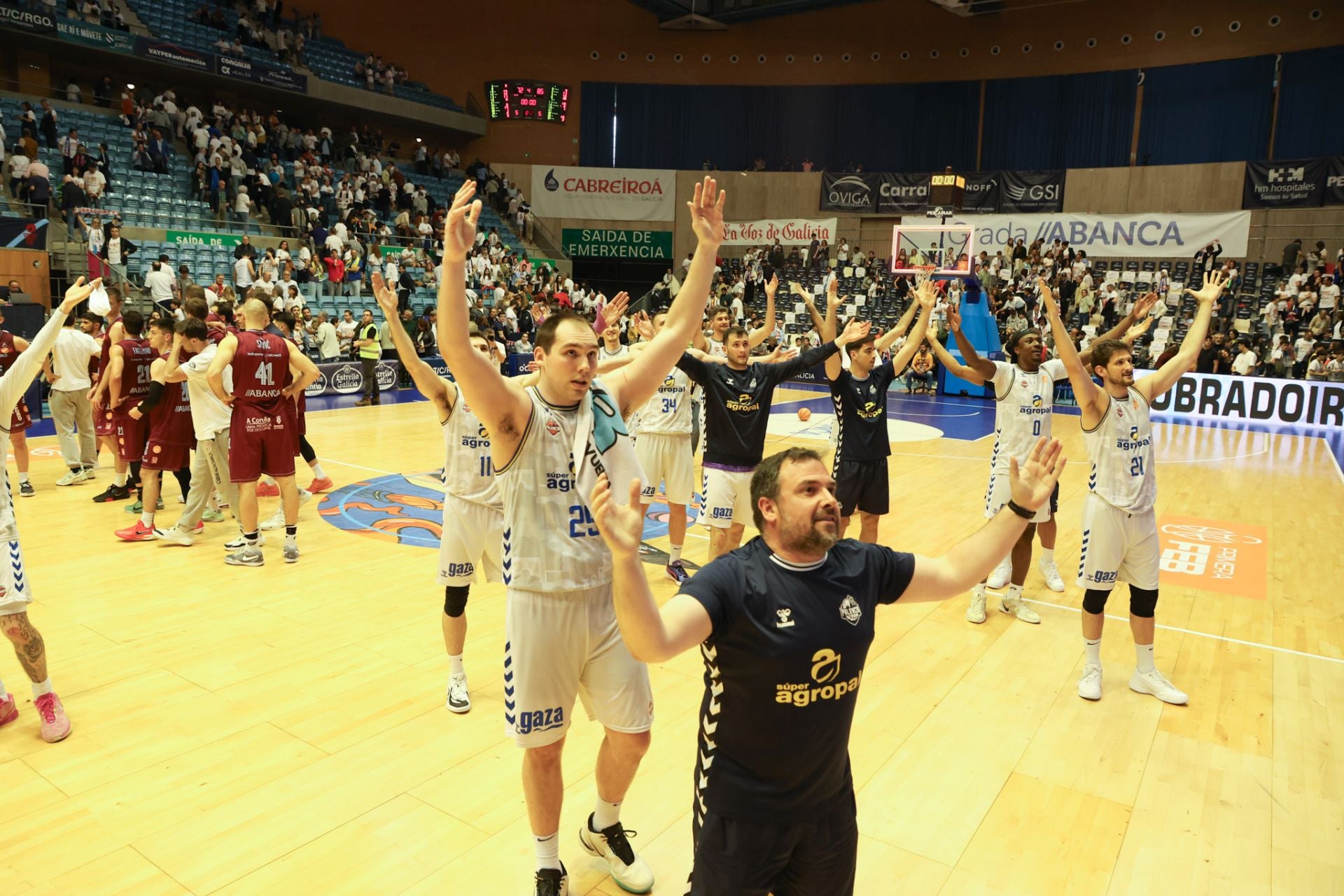 El Palencia gana el segundo partido en Santiago