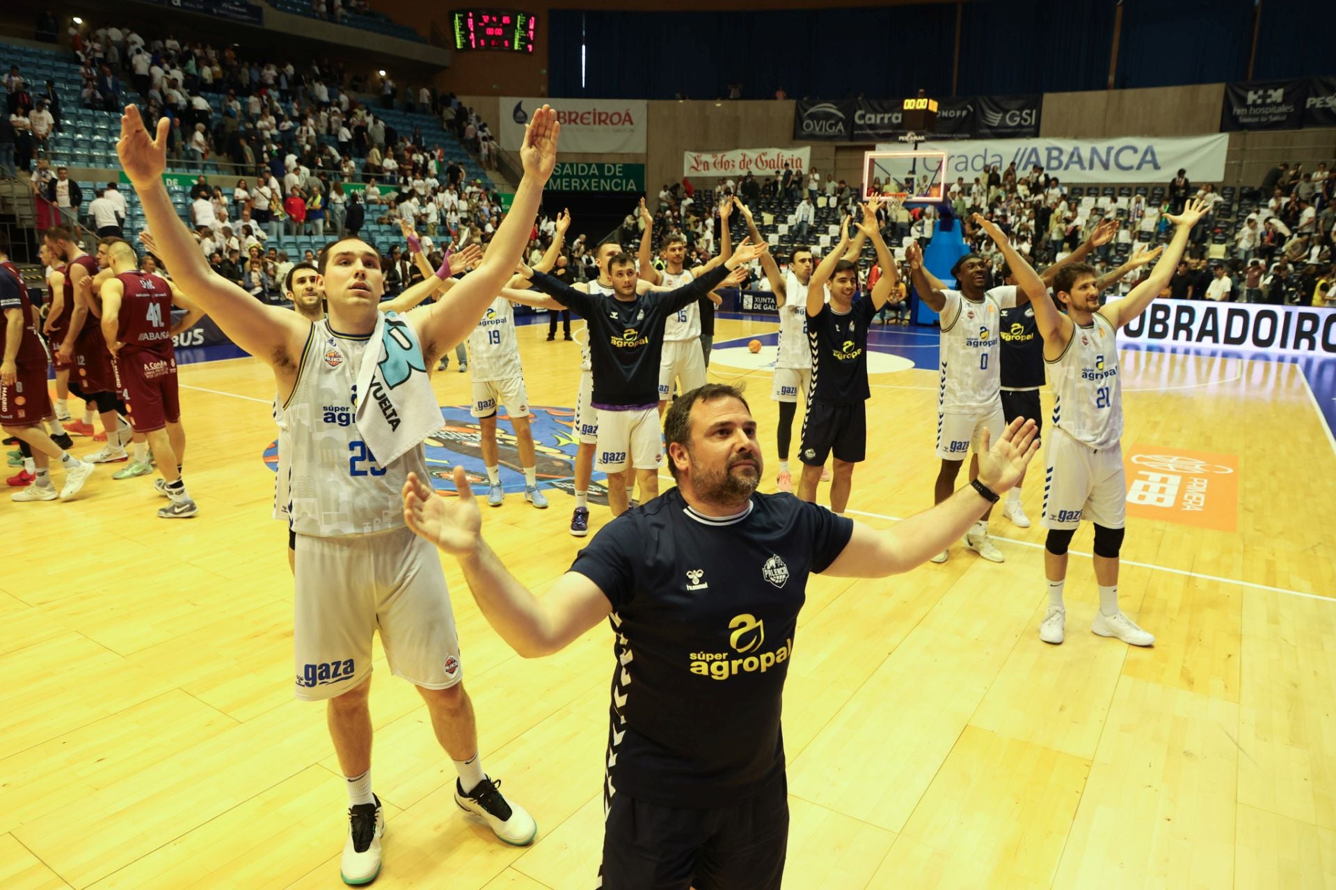 El Palencia gana el segundo partido en Santiago