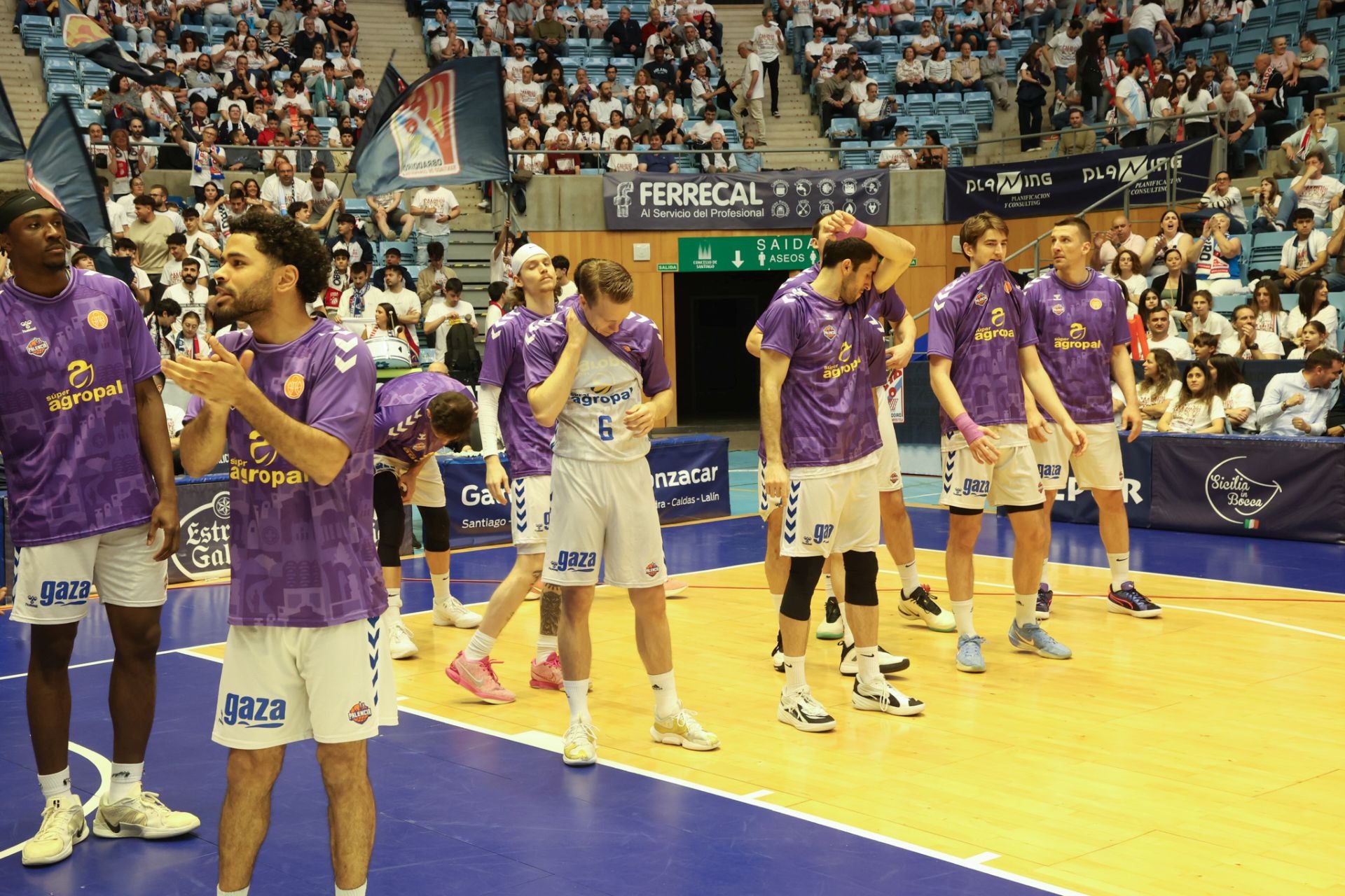 El Palencia gana el segundo partido en Santiago
