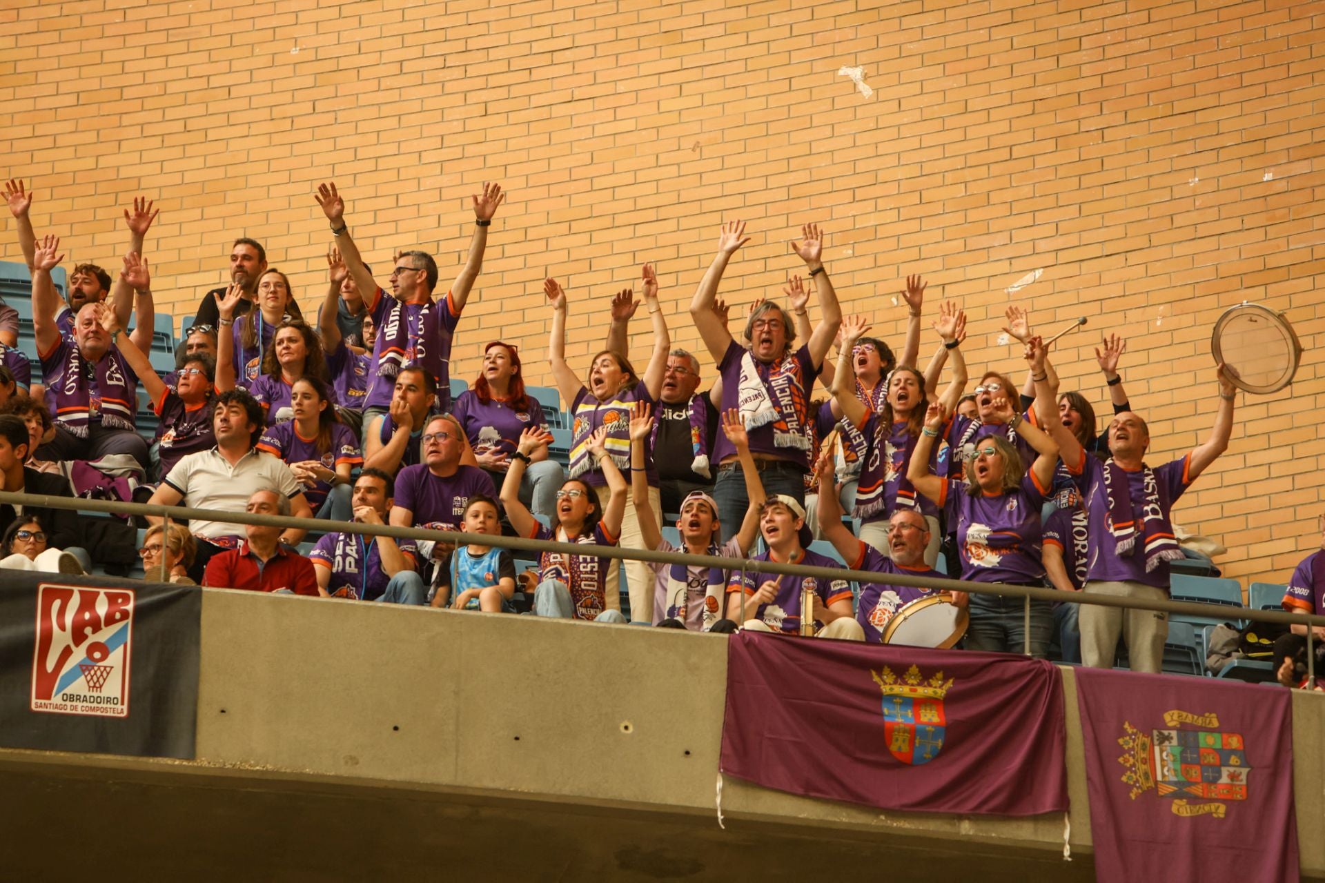 El Palencia gana el segundo partido en Santiago