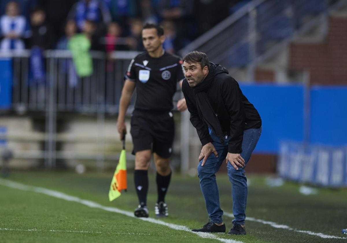 Coudet sigue detenidamente las evoluciones del juego en el Alavés-Valencia de esta semana.