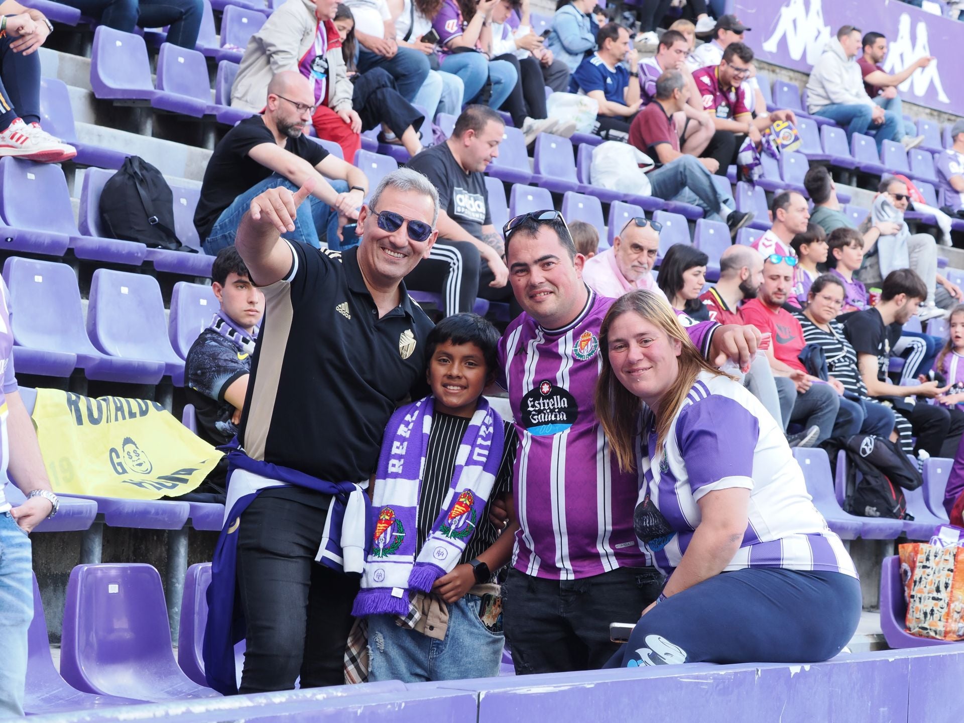 Búscate en la grada del estadio José Zorrilla (1/4)