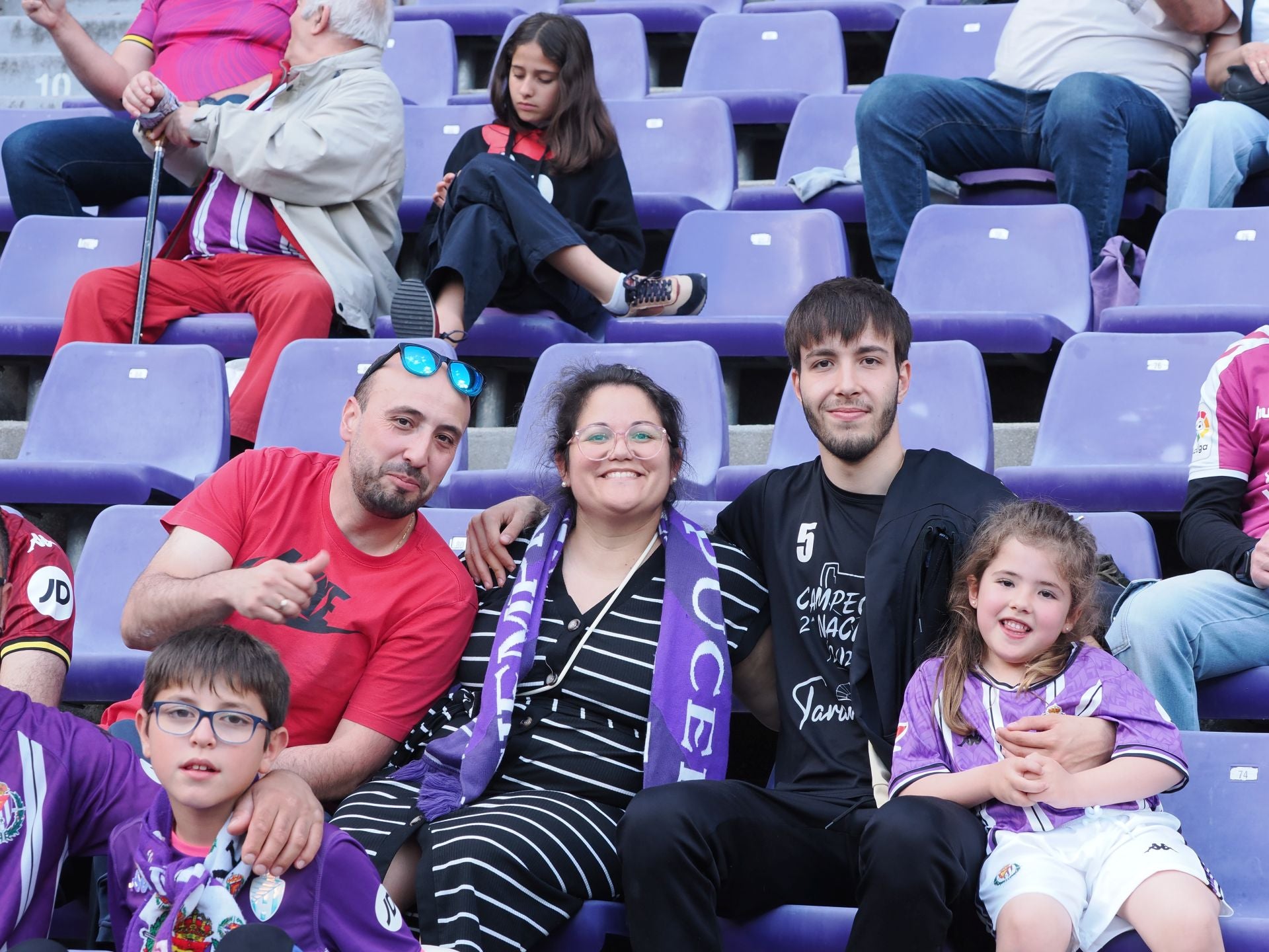 Búscate en la grada del estadio José Zorrilla (1/4)