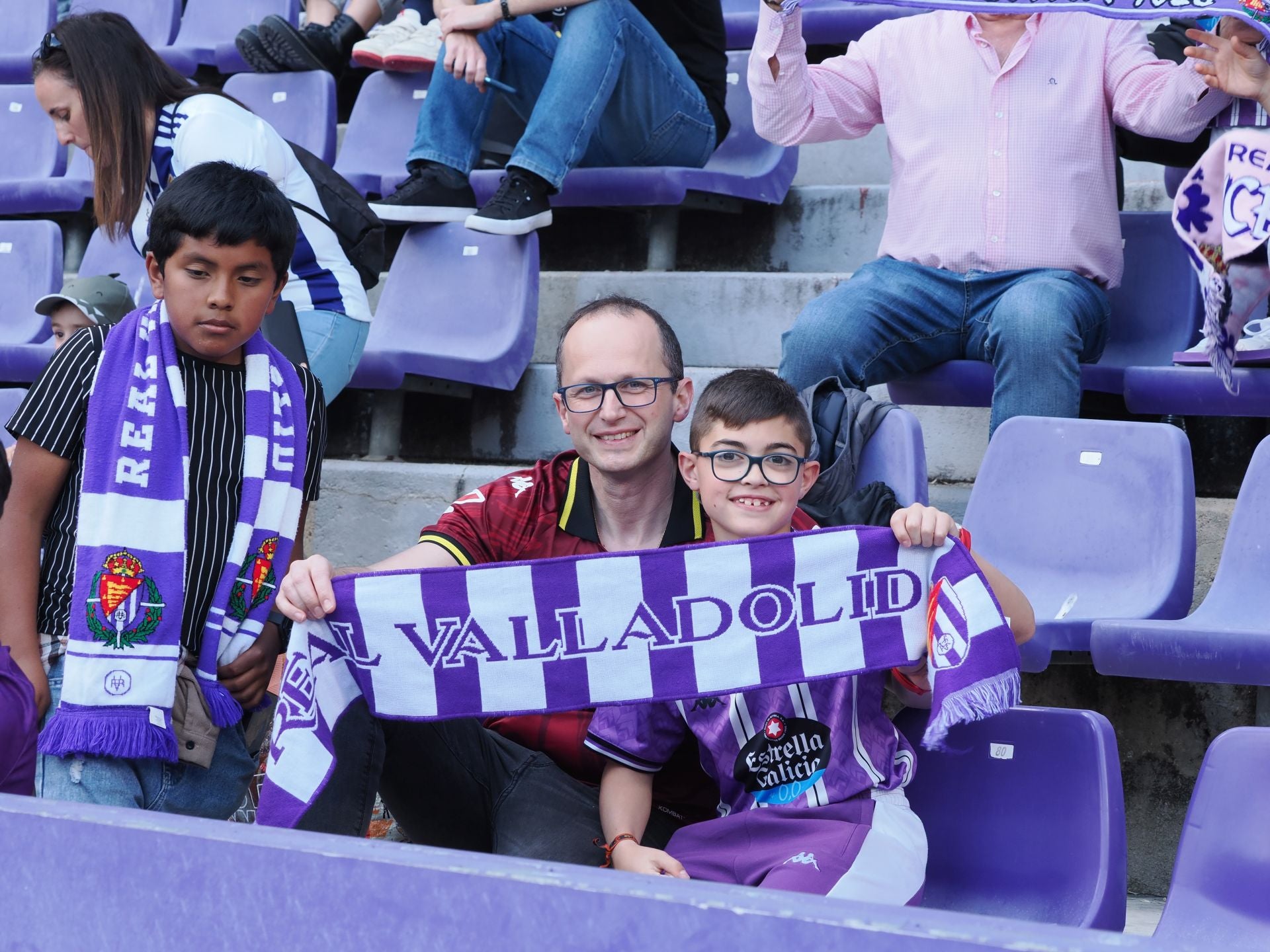 Búscate en la grada del estadio José Zorrilla (1/4)