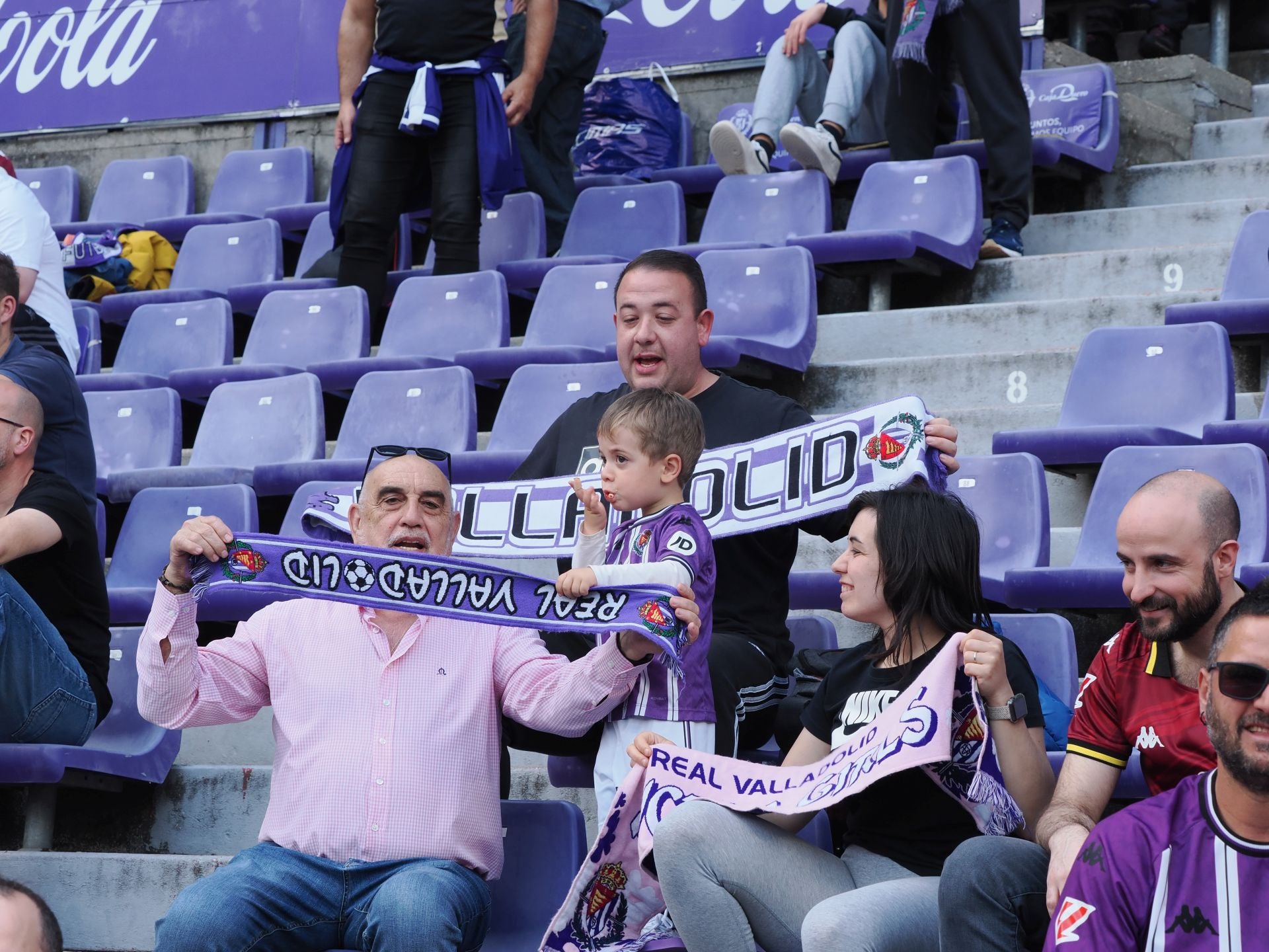 Búscate en la grada del estadio José Zorrilla (1/4)