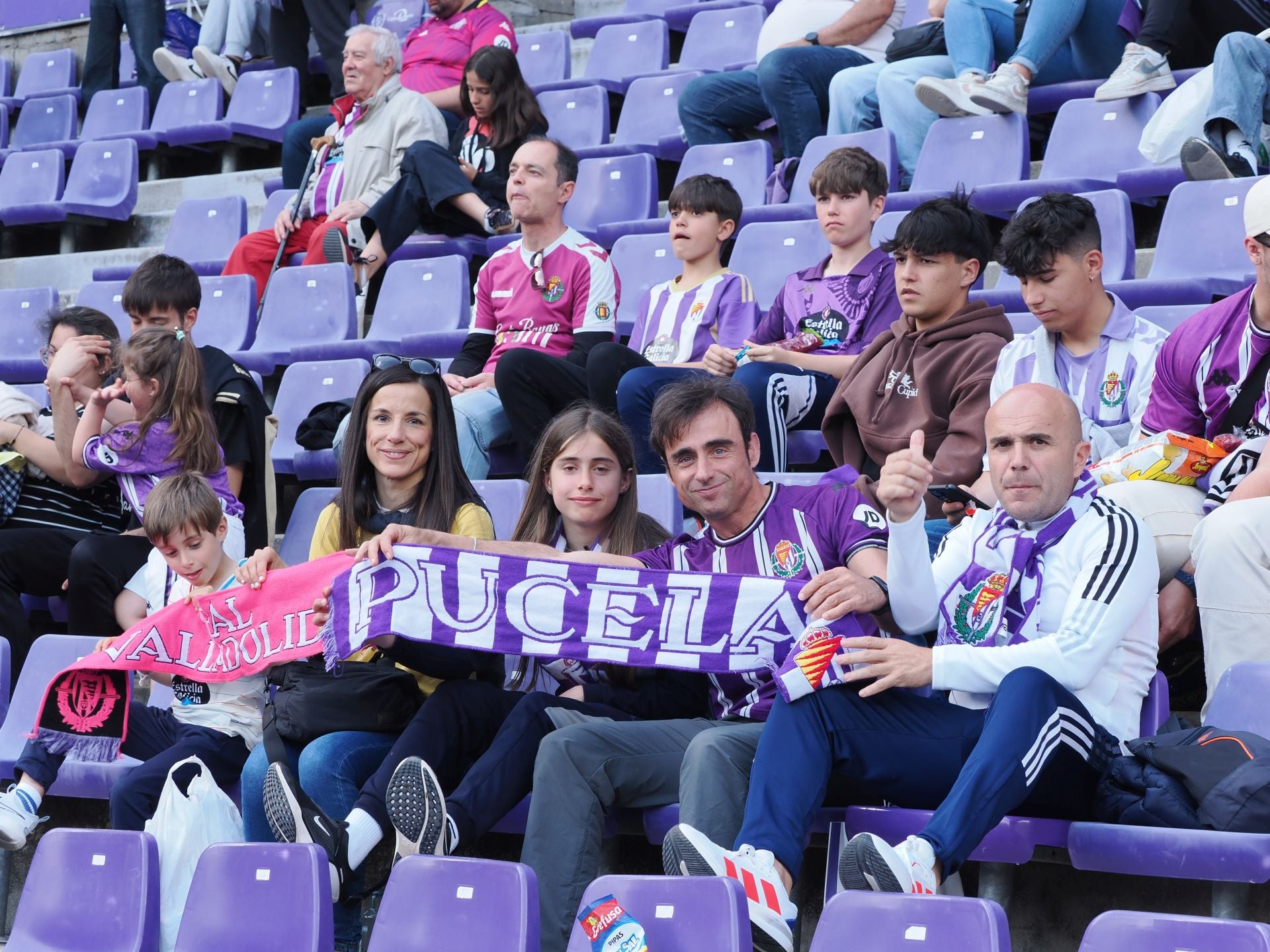 Búscate en la grada del estadio José Zorrilla (1/4)