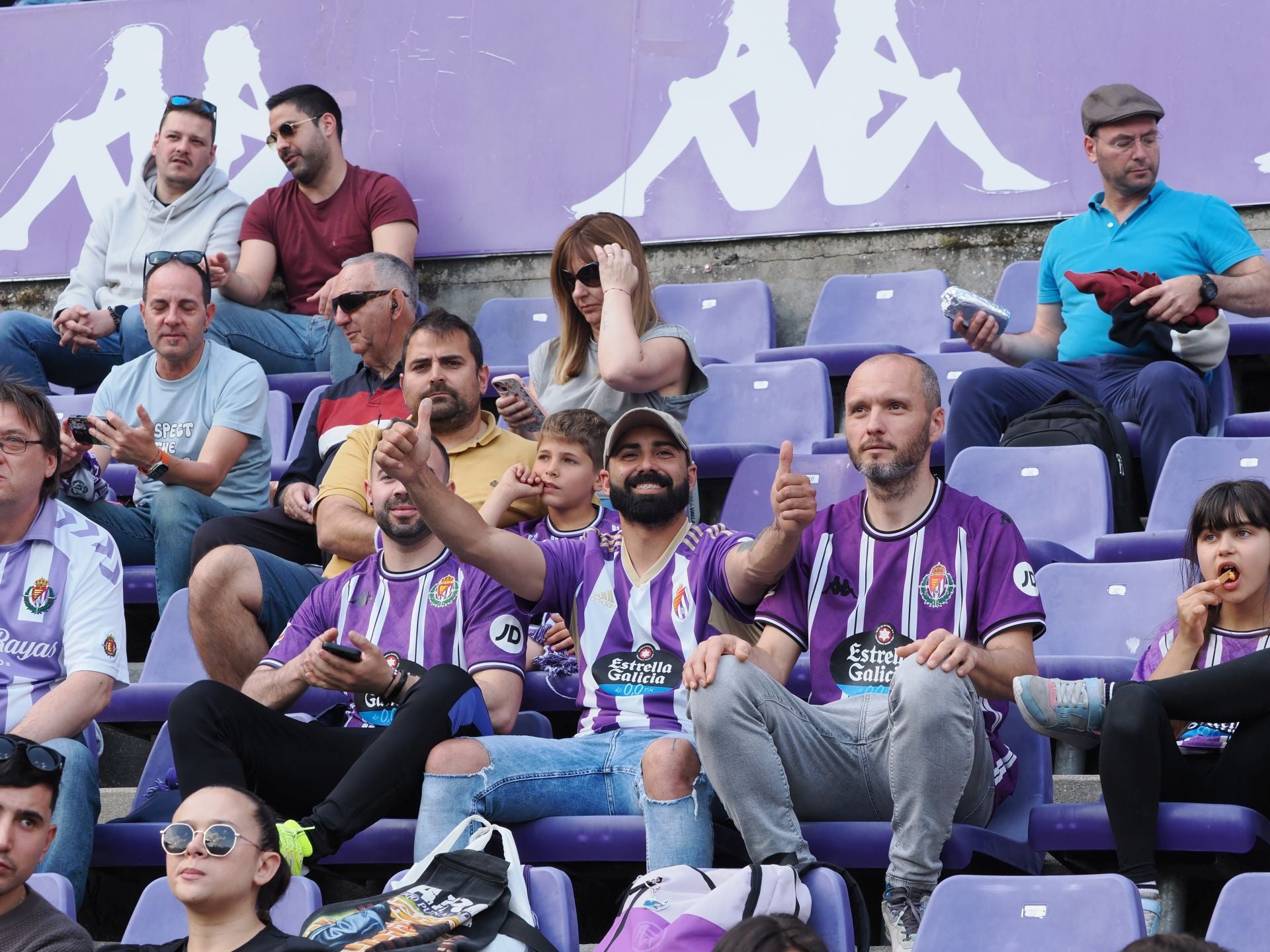 Búscate en la grada del estadio José Zorrilla (1/4)