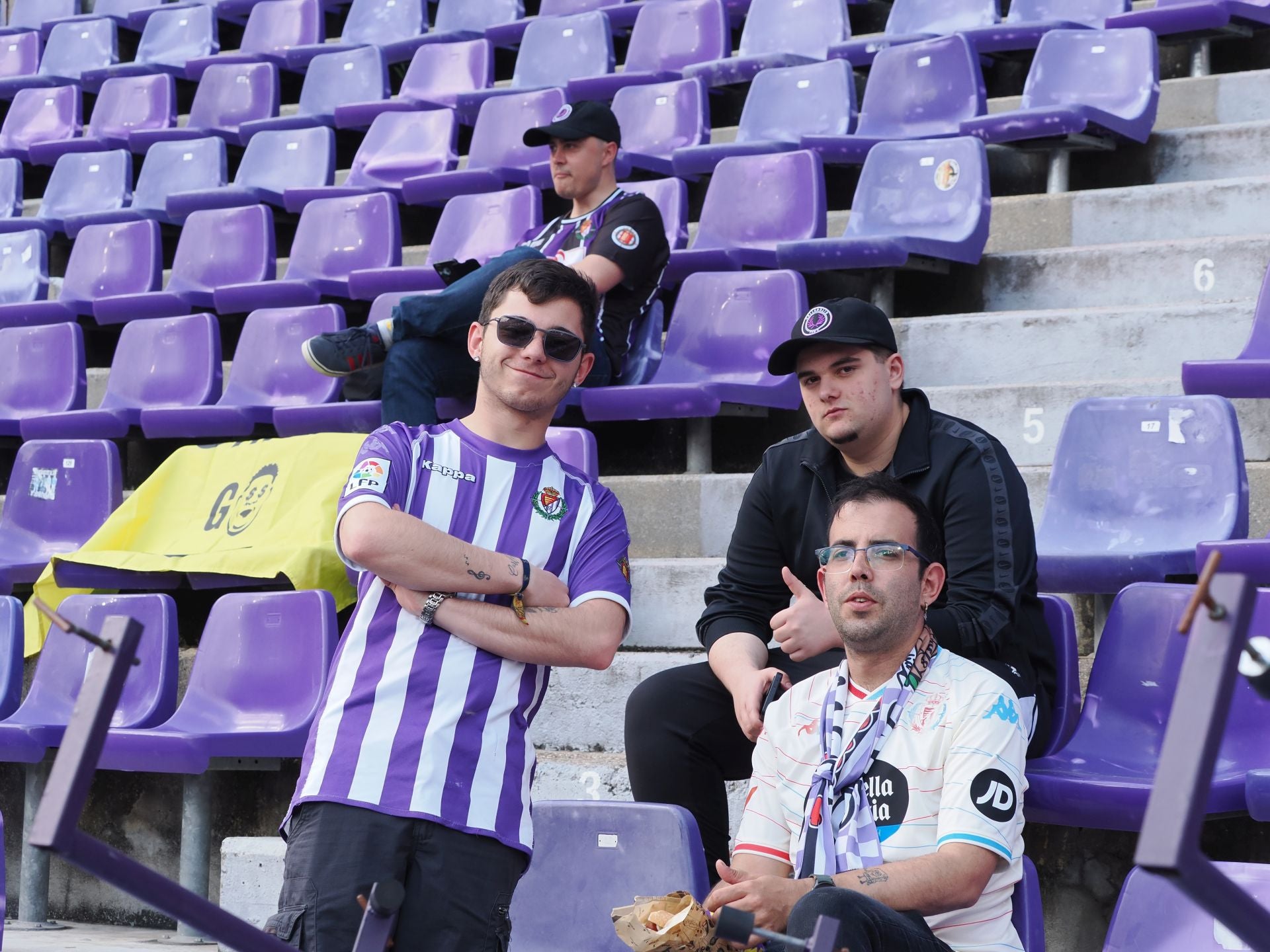 Búscate en la grada del estadio José Zorrilla (1/4)