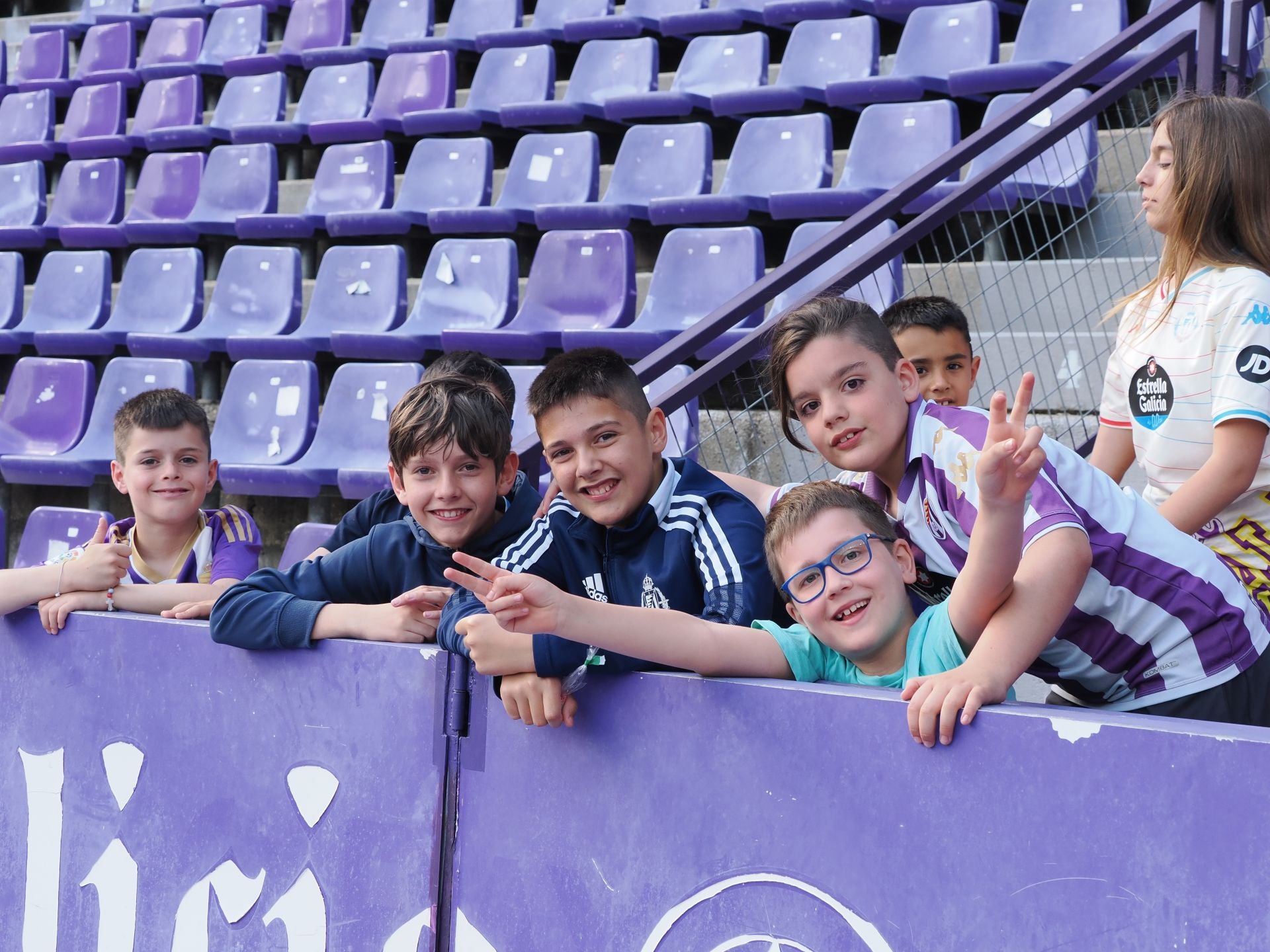 Búscate en la grada del estadio José Zorrilla (1/4)