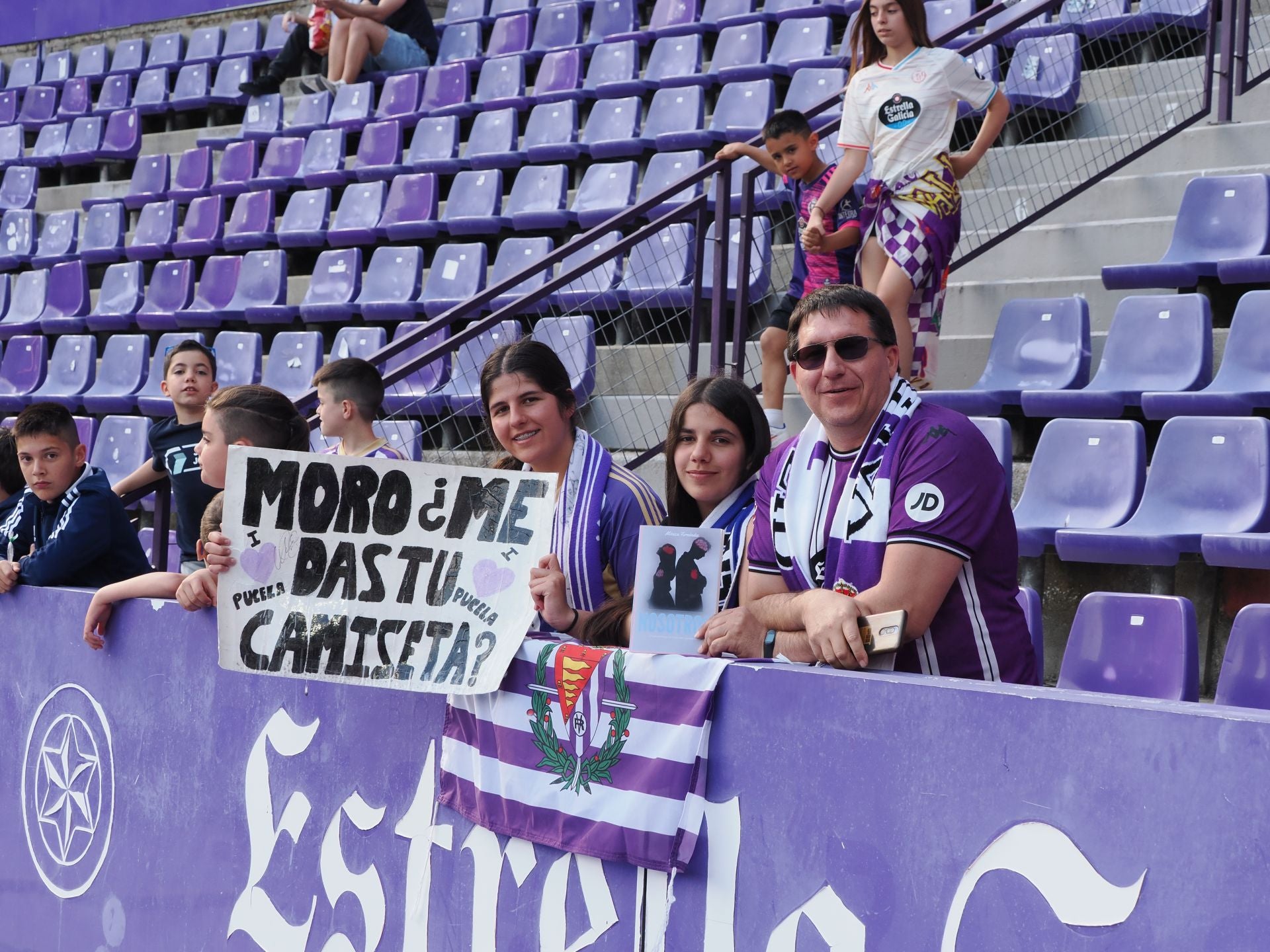 Búscate en la grada del estadio José Zorrilla (1/4)