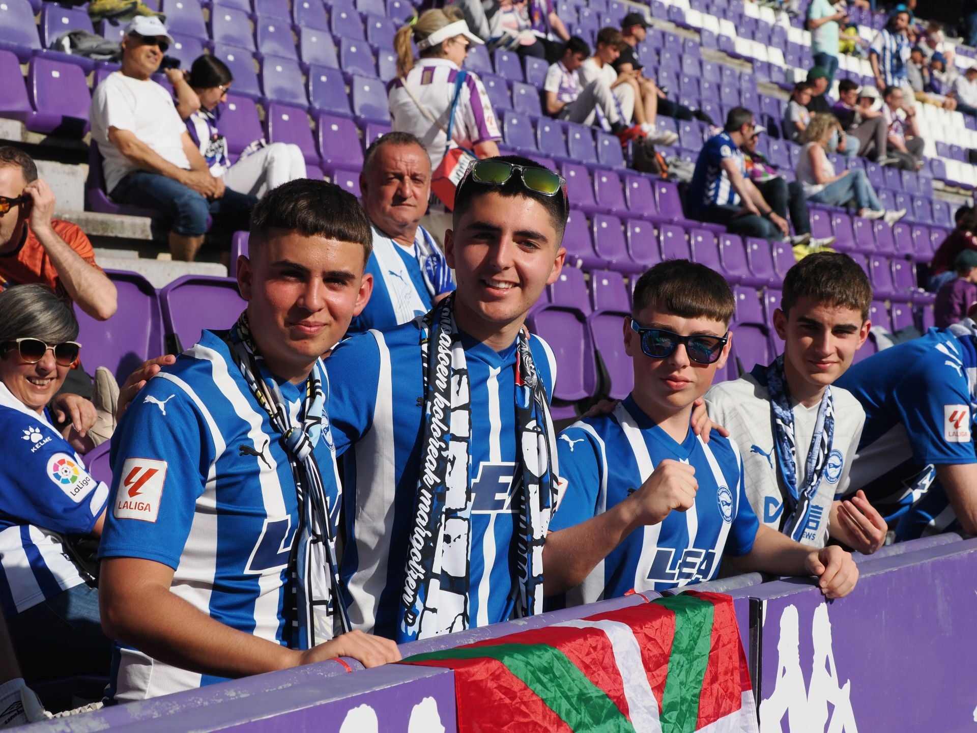 Búscate en la grada del estadio José Zorrilla (2/4)