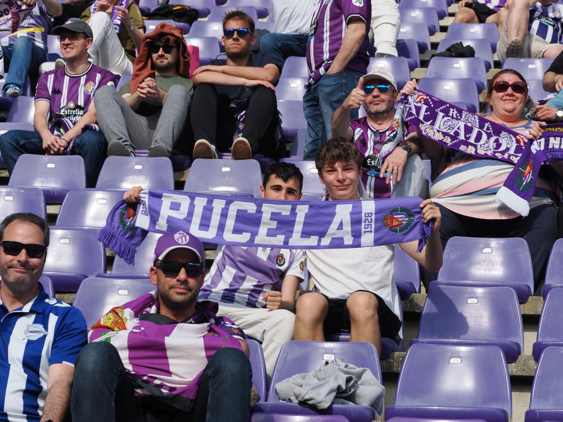 Búscate en la grada del estadio José Zorrilla (2/4)