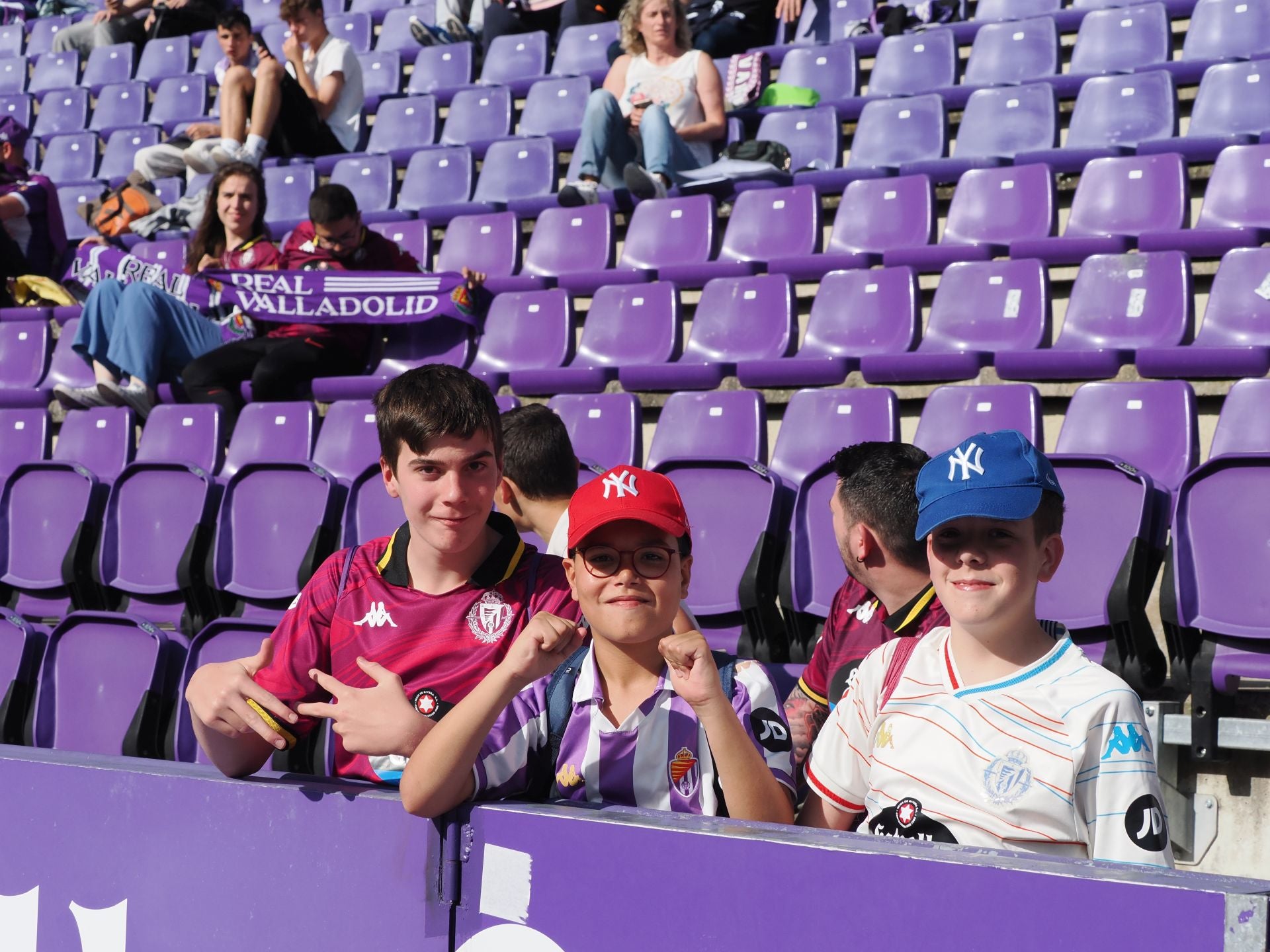 Búscate en la grada del estadio José Zorrilla (2/4)