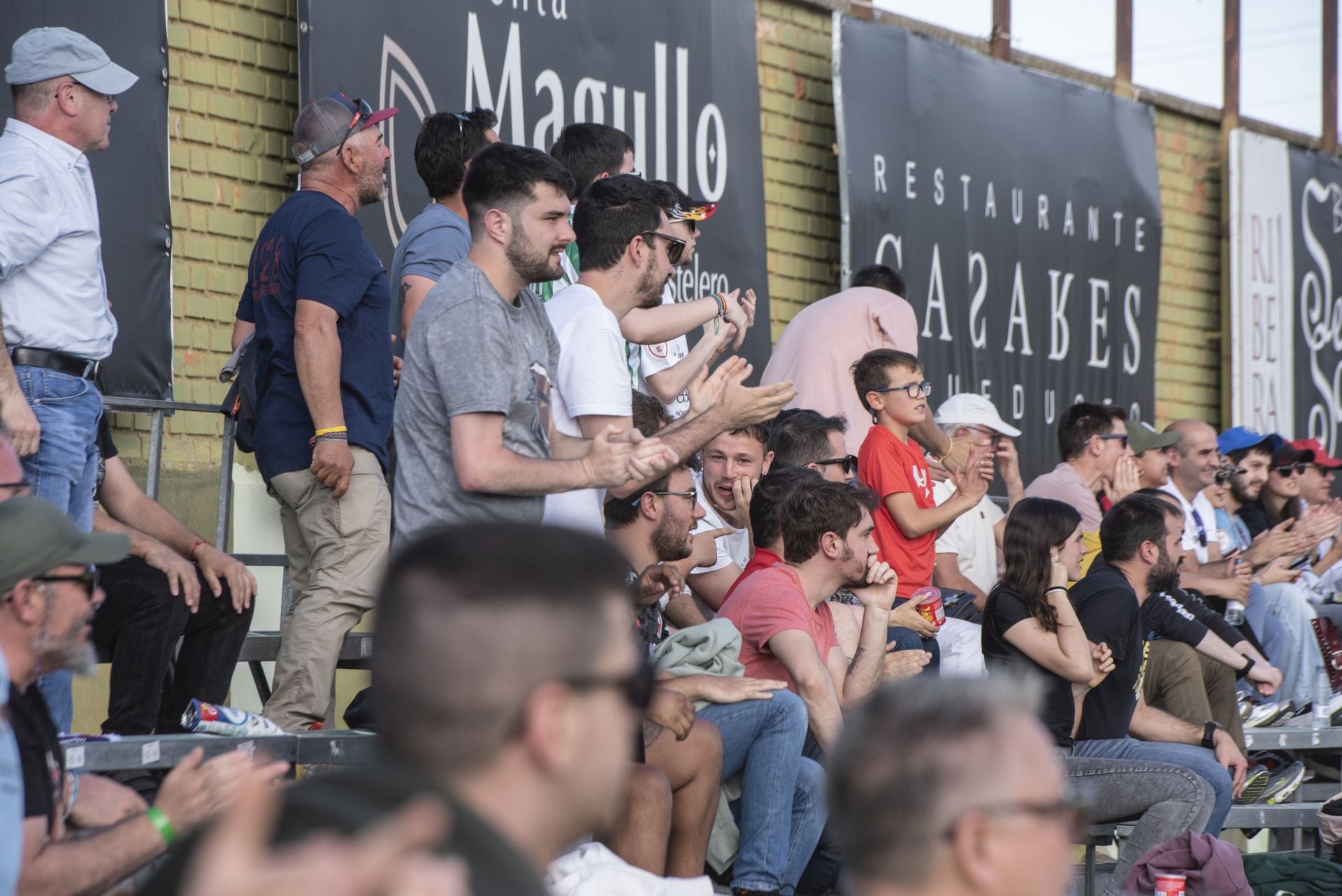 Fotos: búscate en las gradas de La Albuera