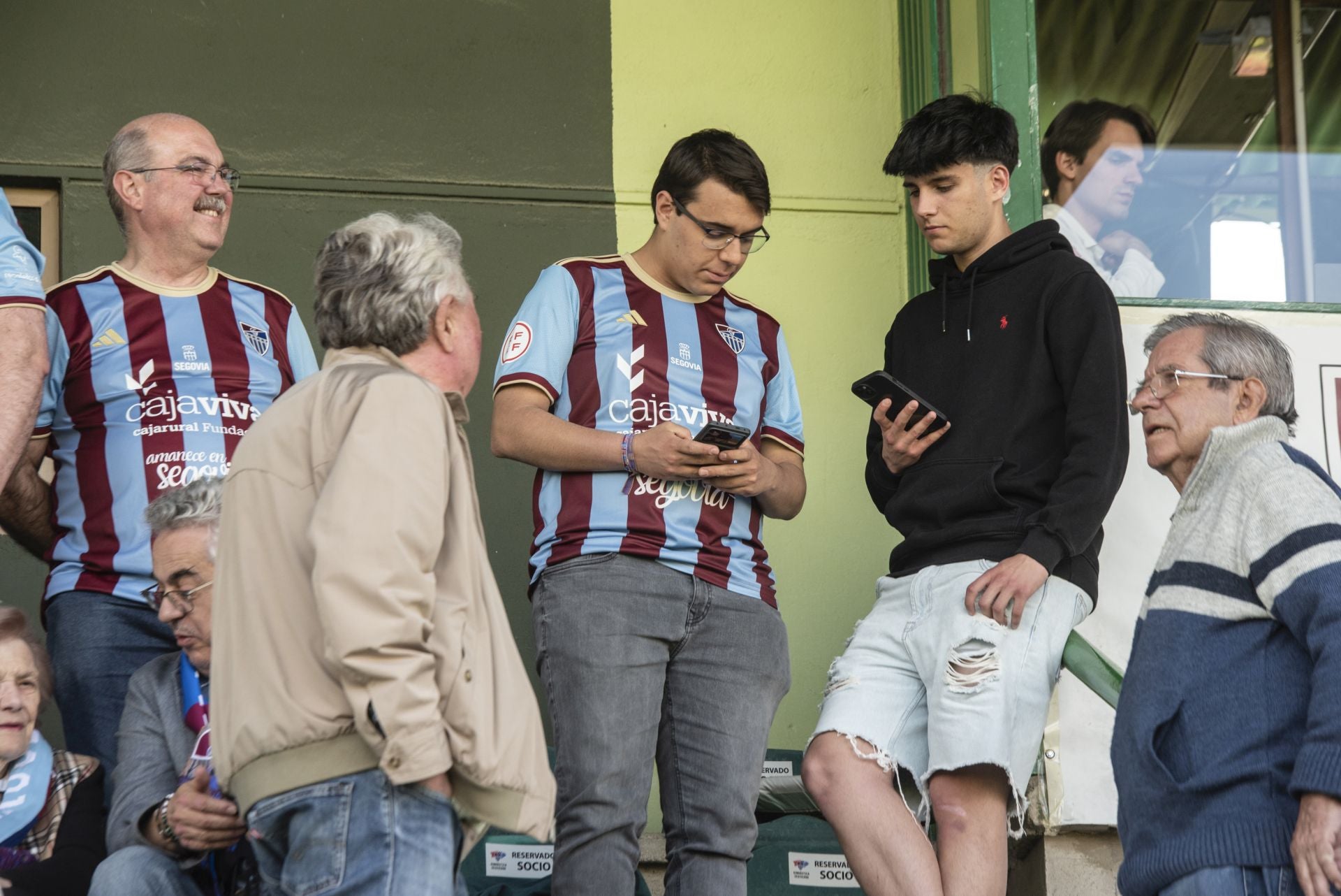 Fotos: búscate en las gradas de La Albuera