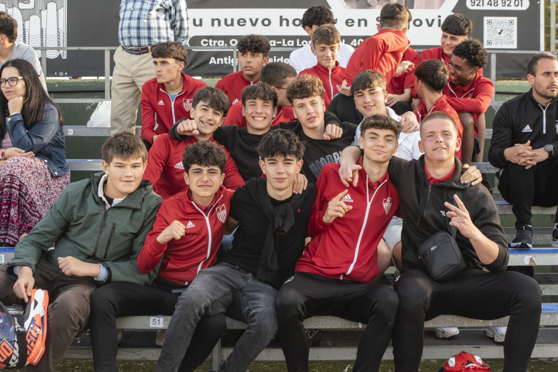 Fotos: búscate en las gradas de La Albuera
