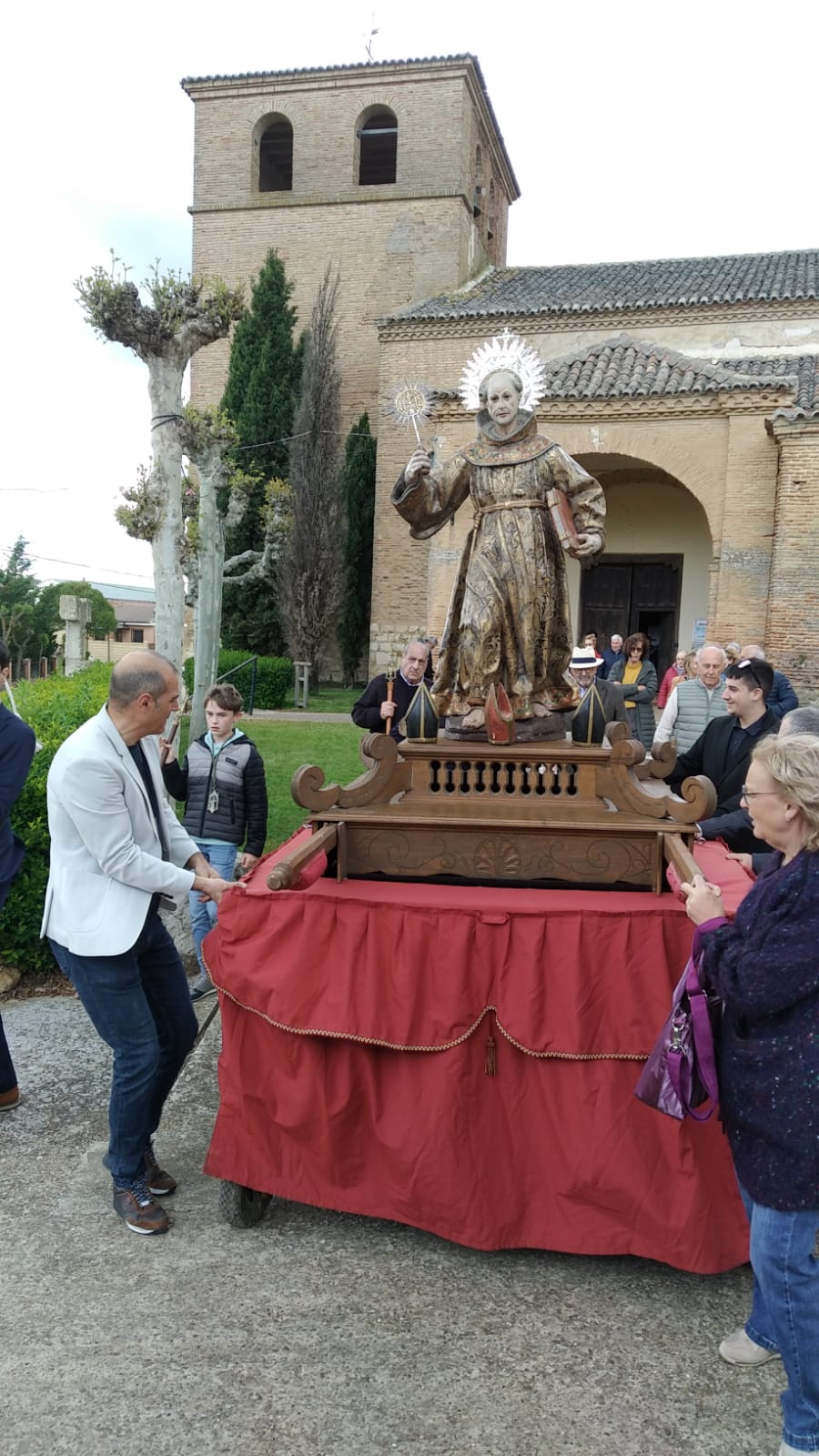 Cuenca de Campos traslada a San Bernardino a su ermita
