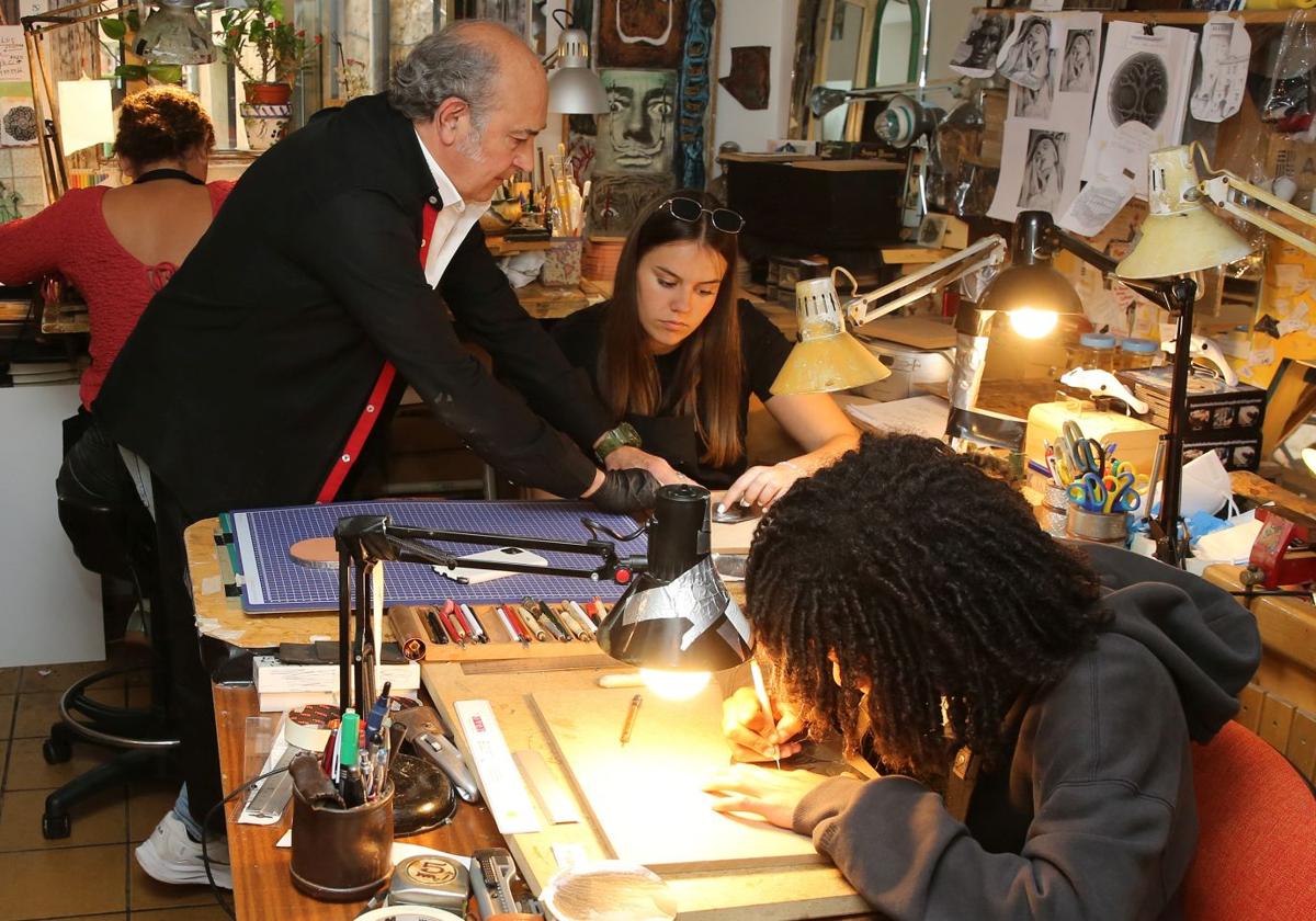 Segovia conserva en torno a un tercio de los talleres de artesanía de 1990