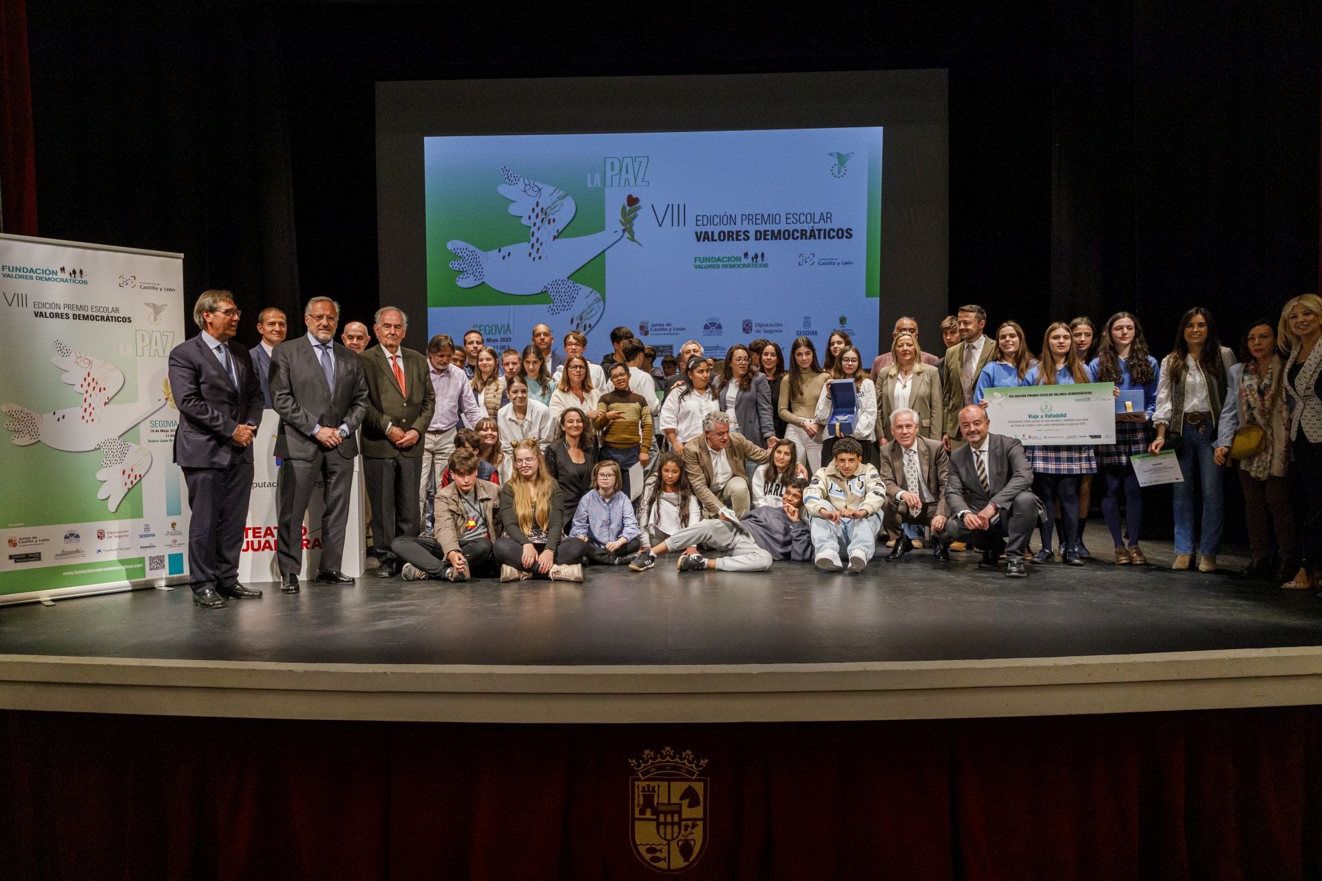 Los premios Valores Democráticos reconocen el mensaje de paz de los colegios de la región
