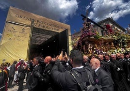 El Nazareno procesiona en Roma.
