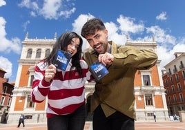 Carmen Sánchez e Iván Rojo, en la Plaza Mayor de Valladolid.