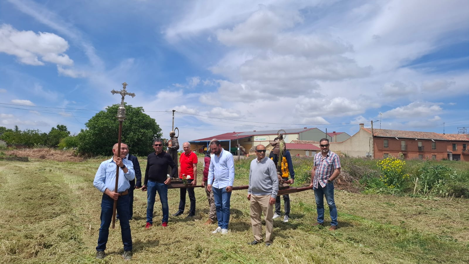 San Bernardino y San Isidro bendicen los campos en Urones de Castroponce