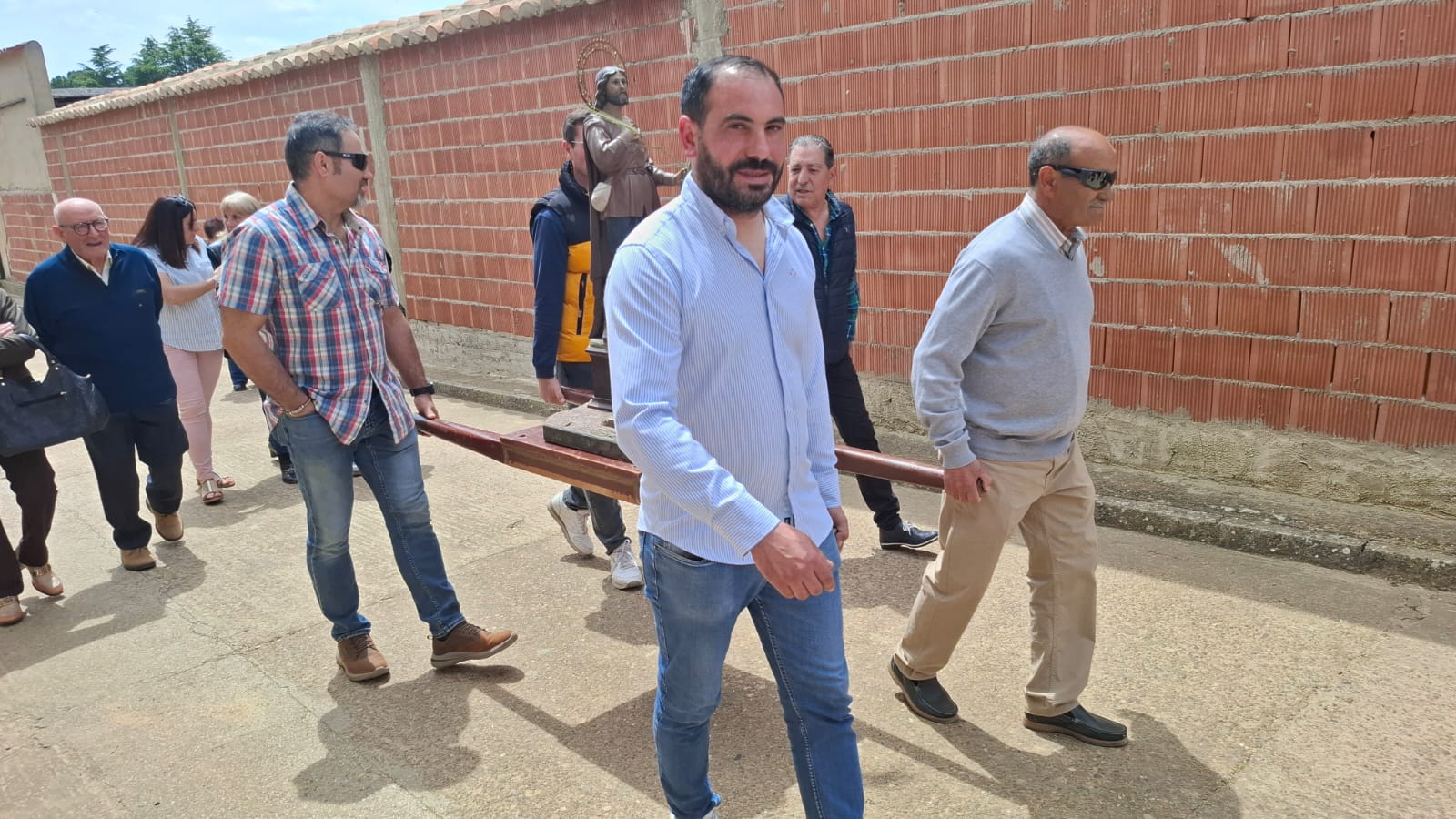 San Bernardino y San Isidro bendicen los campos en Urones de Castroponce