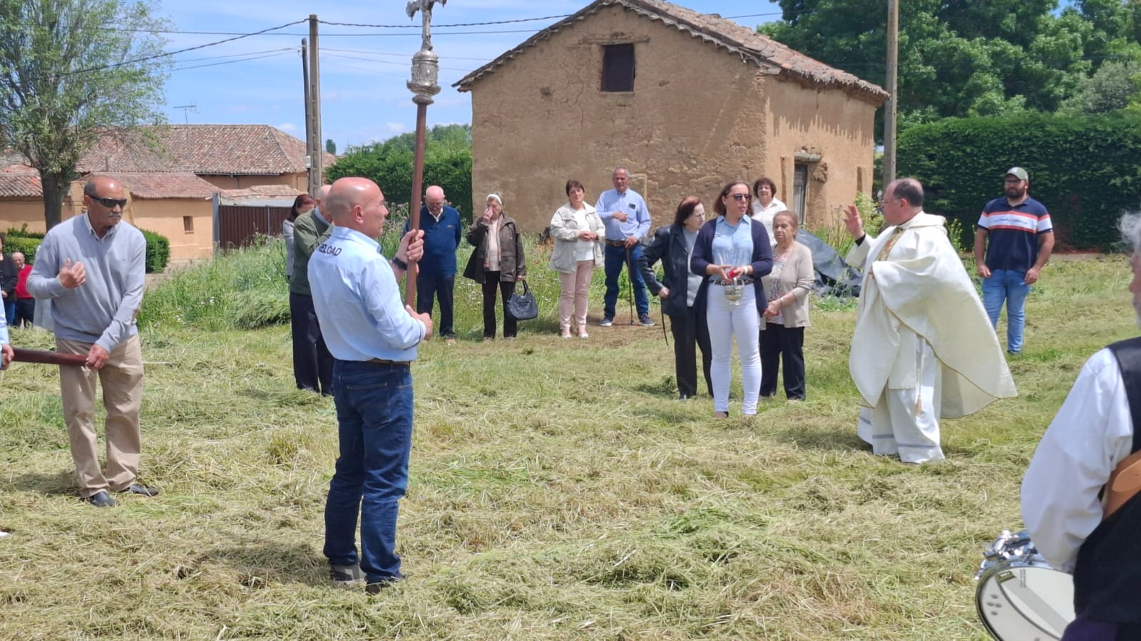 San Bernardino y San Isidro bendicen los campos en Urones de Castroponce