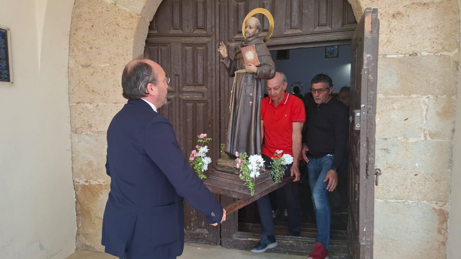 San Bernardino y San Isidro bendicen los campos en Urones de Castroponce