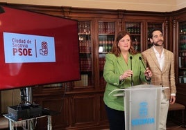 Clara Martín y el concejal Miguel Merino, este miércoles.