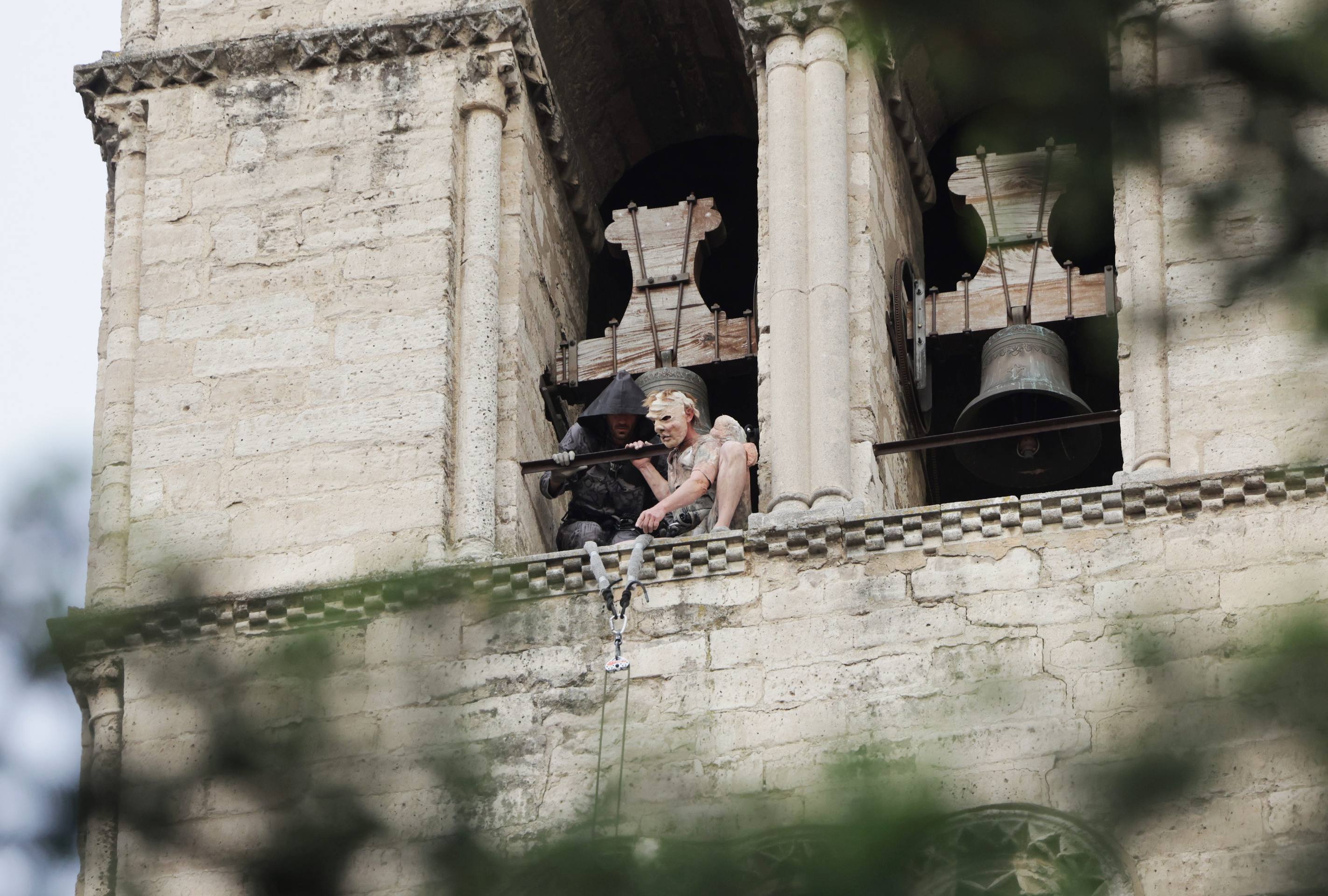 La mascletá poética y el espectáculo de Quasimodo y Esmeralda en Valladolid, en imágenes